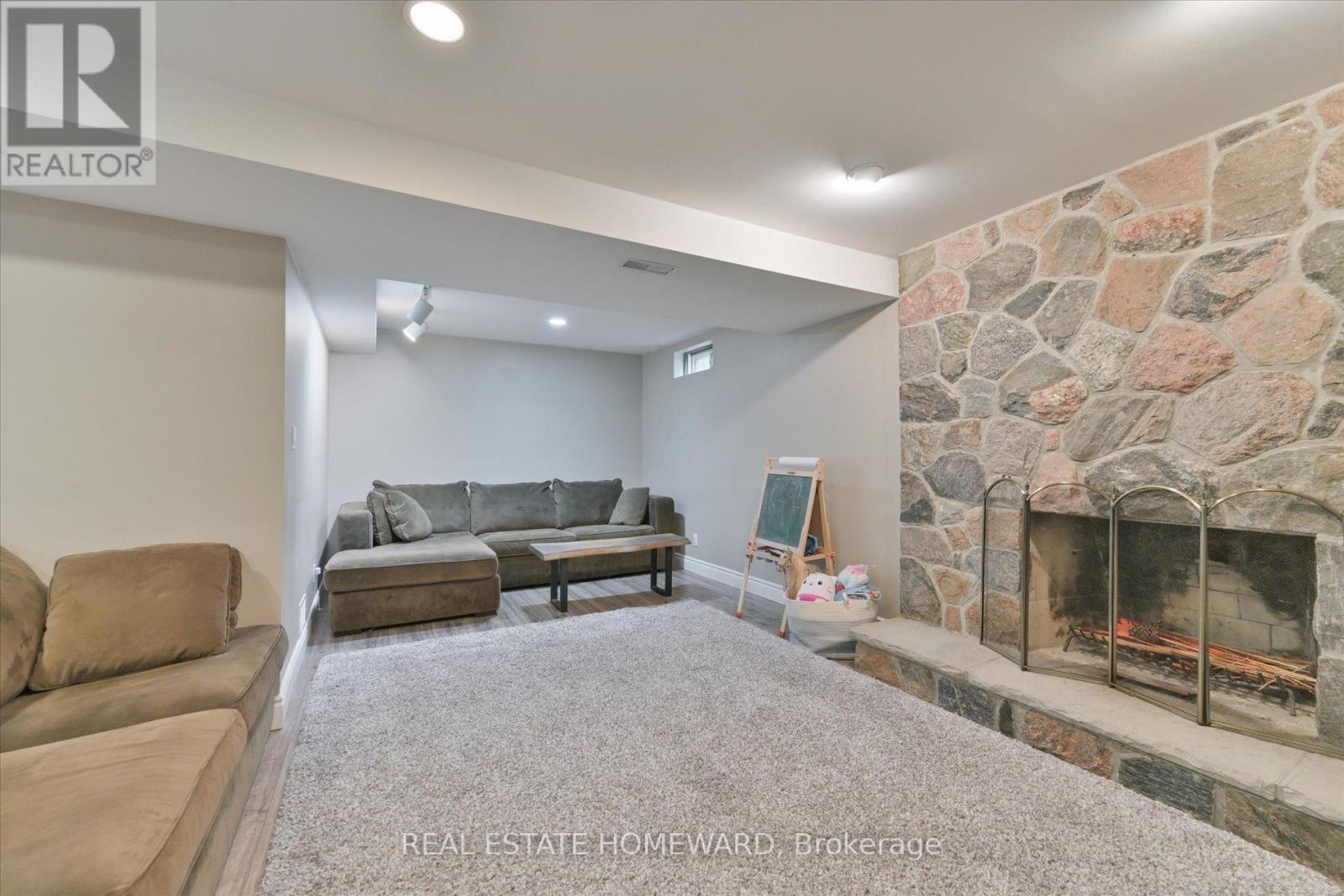 












1221 GRANDVIEW DRIVE

,
Oakville (WC Wedgewood Creek),




Ontario
L6H4Z2


