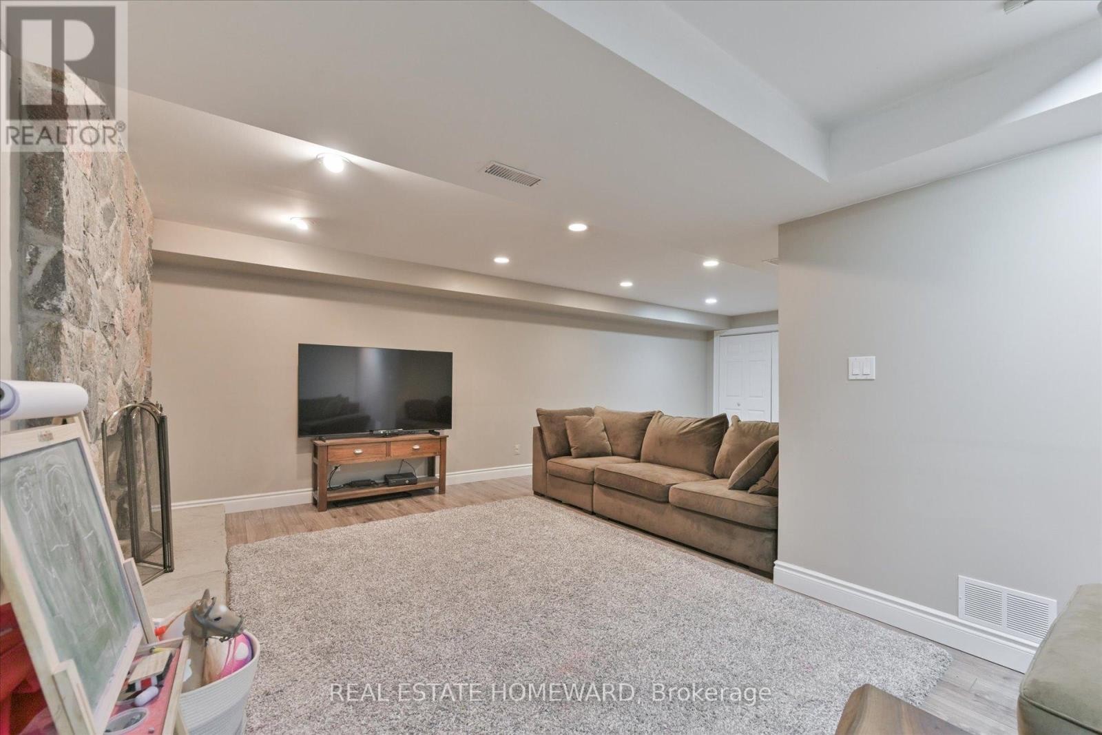 












1221 GRANDVIEW DRIVE

,
Oakville (WC Wedgewood Creek),




Ontario
L6H4Z2

