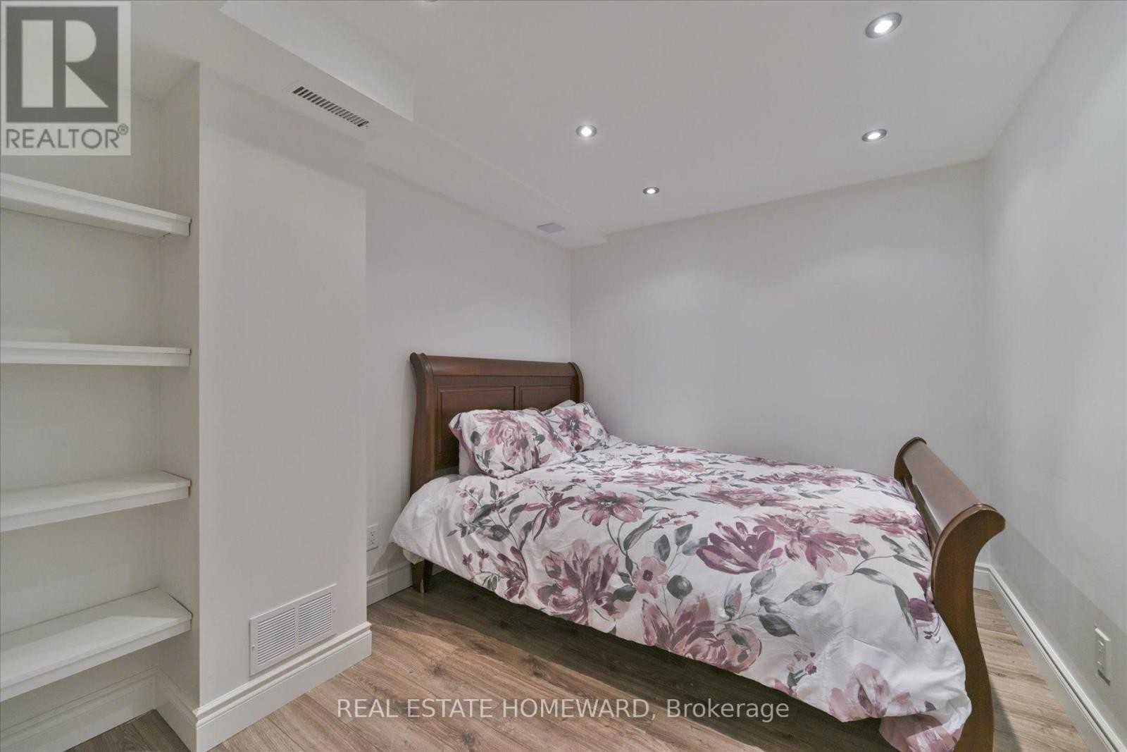 












1221 GRANDVIEW DRIVE

,
Oakville (WC Wedgewood Creek),




Ontario
L6H4Z2


