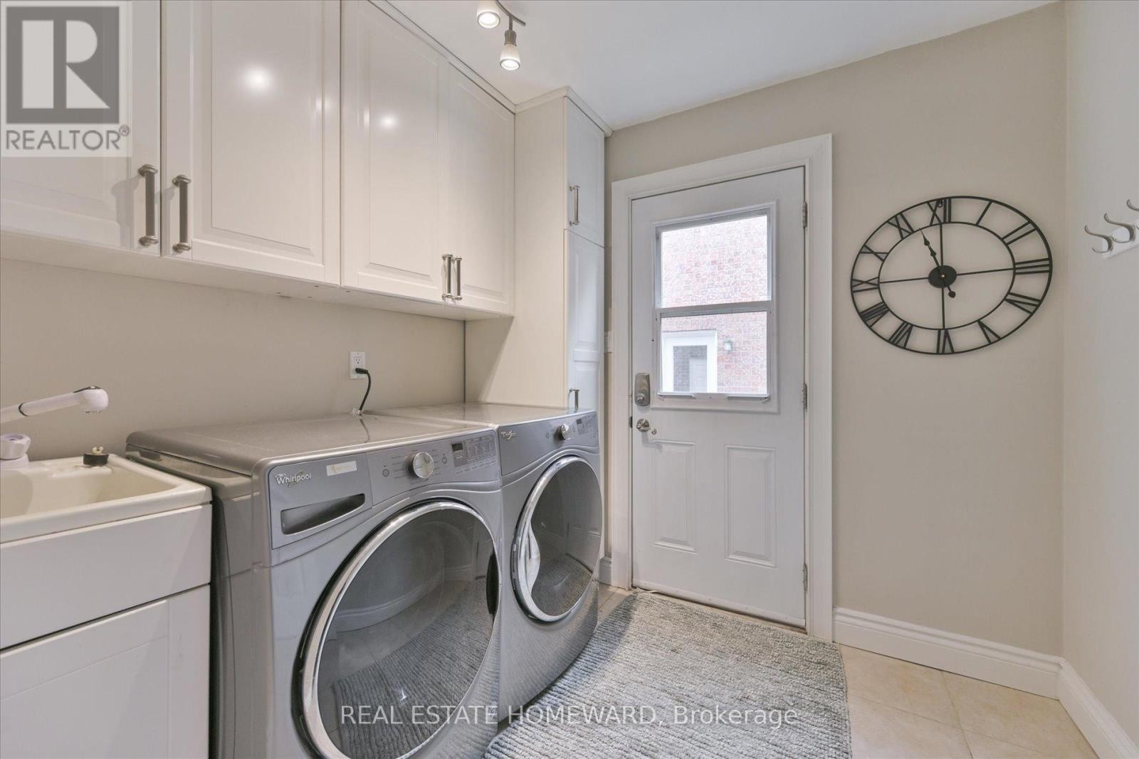












1221 GRANDVIEW DRIVE

,
Oakville (WC Wedgewood Creek),




Ontario
L6H4Z2

