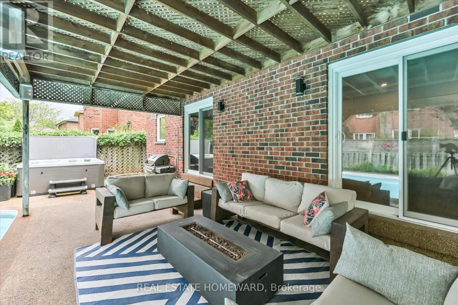 












1221 GRANDVIEW DRIVE

,
Oakville (WC Wedgewood Creek),




Ontario
L6H4Z2

