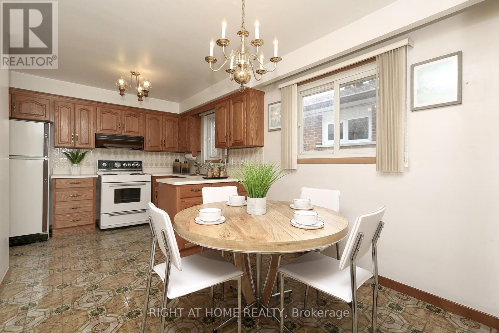 












7264 SHALLFORD ROAD

,
Mississauga (Malton),




Ontario
L4T2P7

