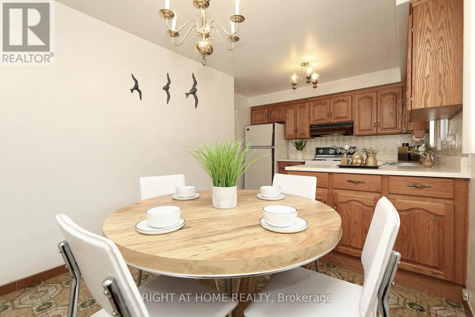 












7264 SHALLFORD ROAD

,
Mississauga (Malton),




Ontario
L4T2P7

