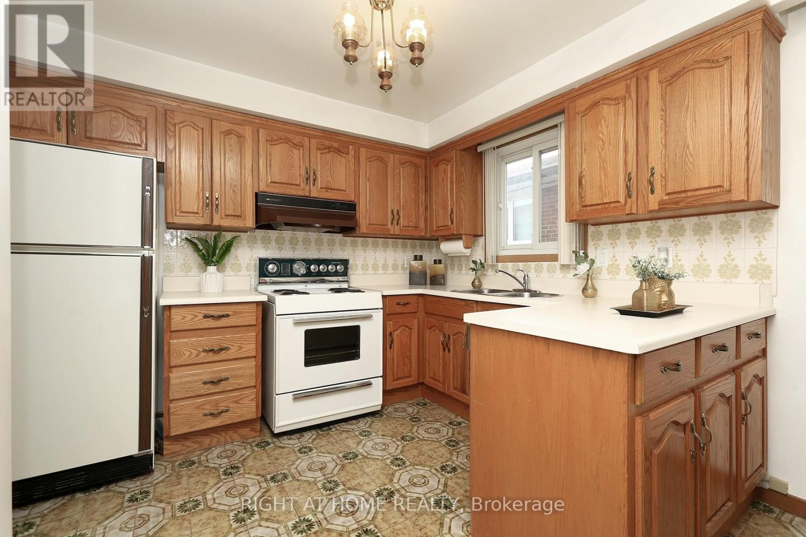 












7264 SHALLFORD ROAD

,
Mississauga (Malton),




Ontario
L4T2P7


