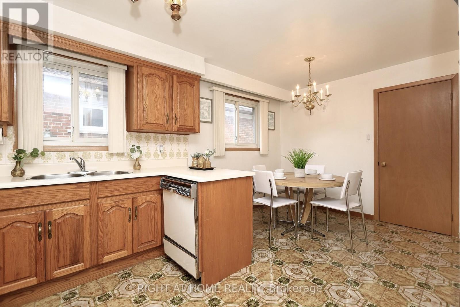 












7264 SHALLFORD ROAD

,
Mississauga (Malton),




Ontario
L4T2P7

