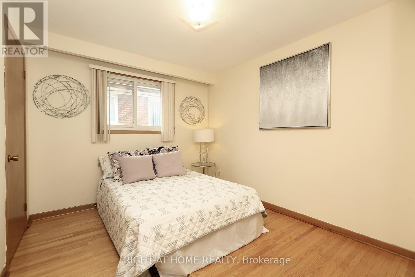 












7264 SHALLFORD ROAD

,
Mississauga (Malton),




Ontario
L4T2P7

