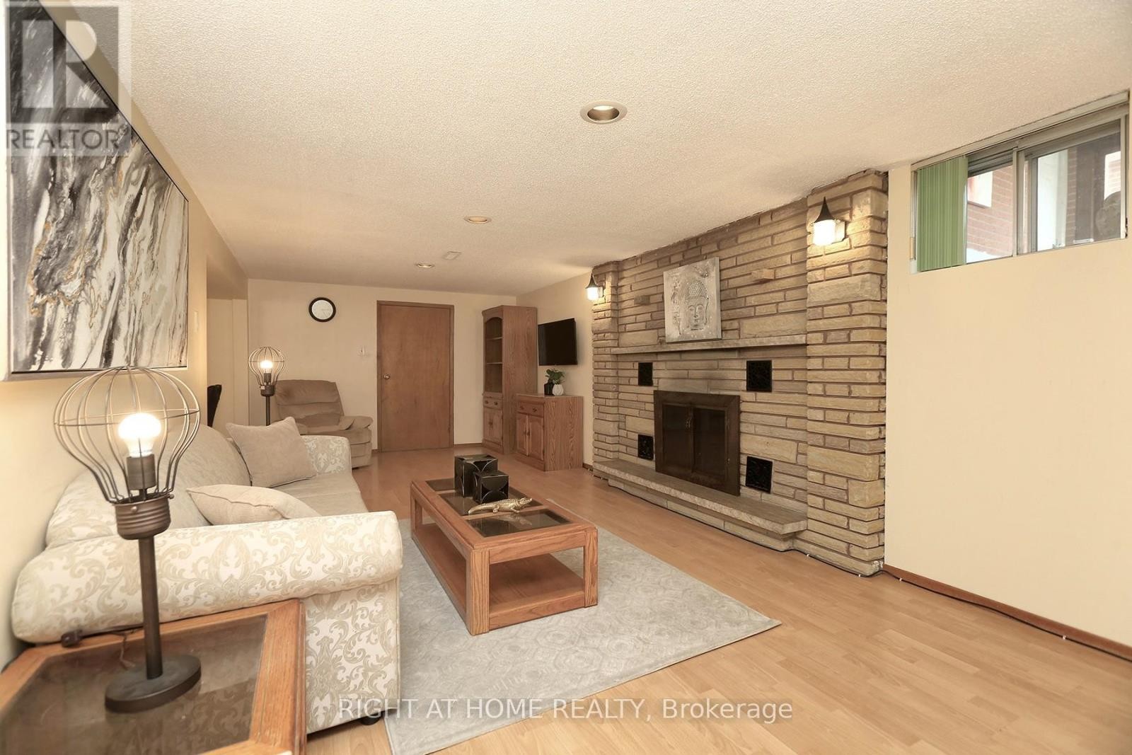 












7264 SHALLFORD ROAD

,
Mississauga (Malton),




Ontario
L4T2P7

