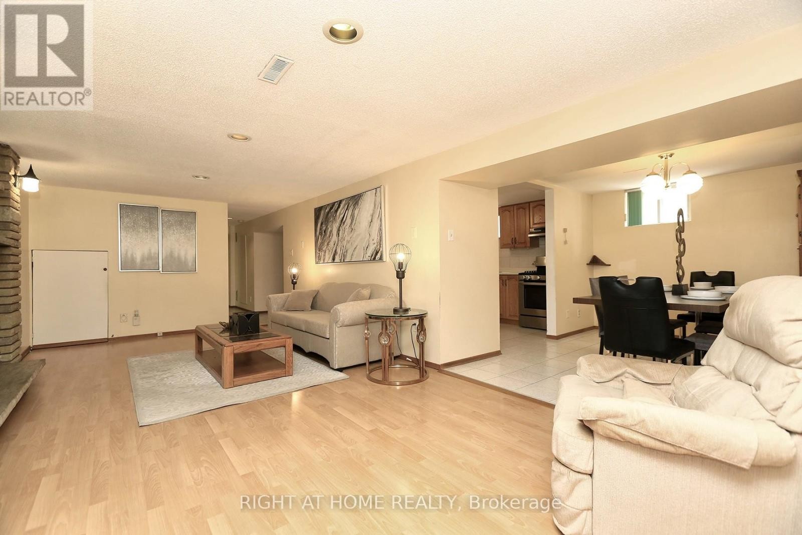 












7264 SHALLFORD ROAD

,
Mississauga (Malton),




Ontario
L4T2P7

