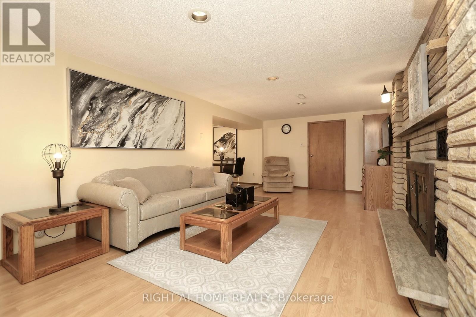 












7264 SHALLFORD ROAD

,
Mississauga (Malton),




Ontario
L4T2P7

