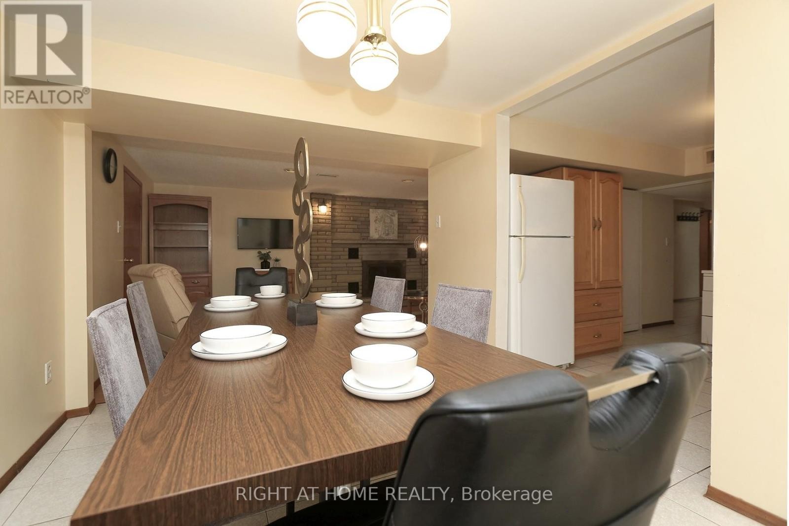 












7264 SHALLFORD ROAD

,
Mississauga (Malton),




Ontario
L4T2P7

