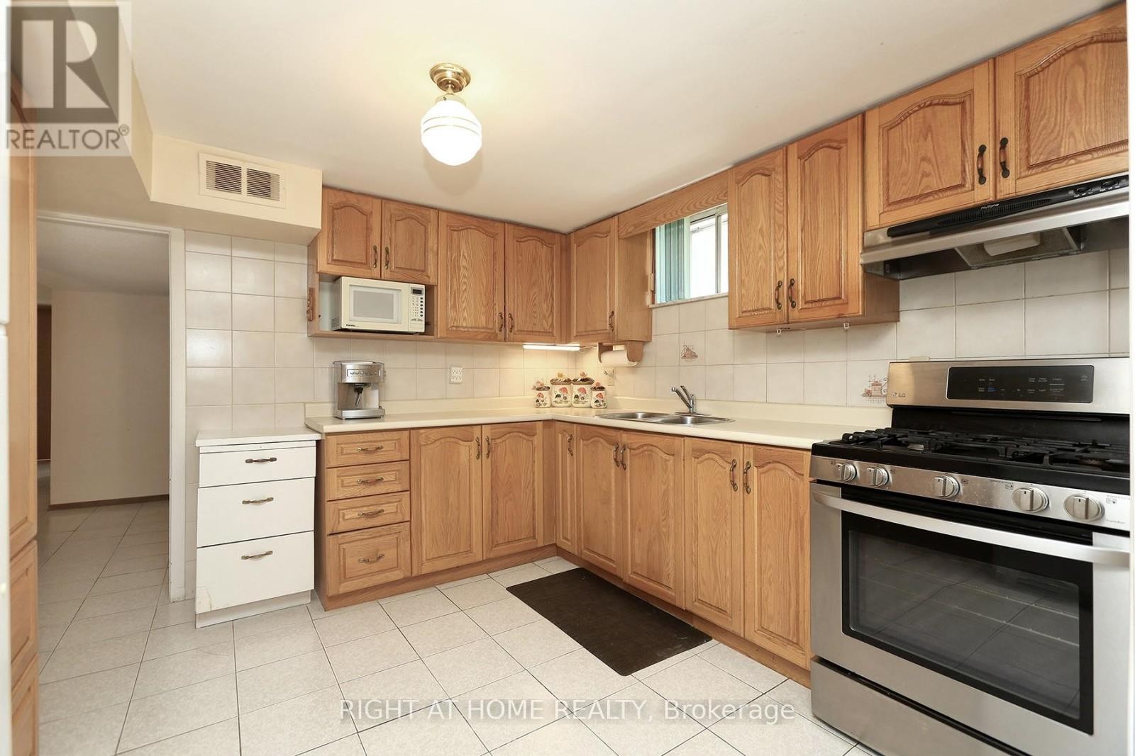 












7264 SHALLFORD ROAD

,
Mississauga (Malton),




Ontario
L4T2P7

