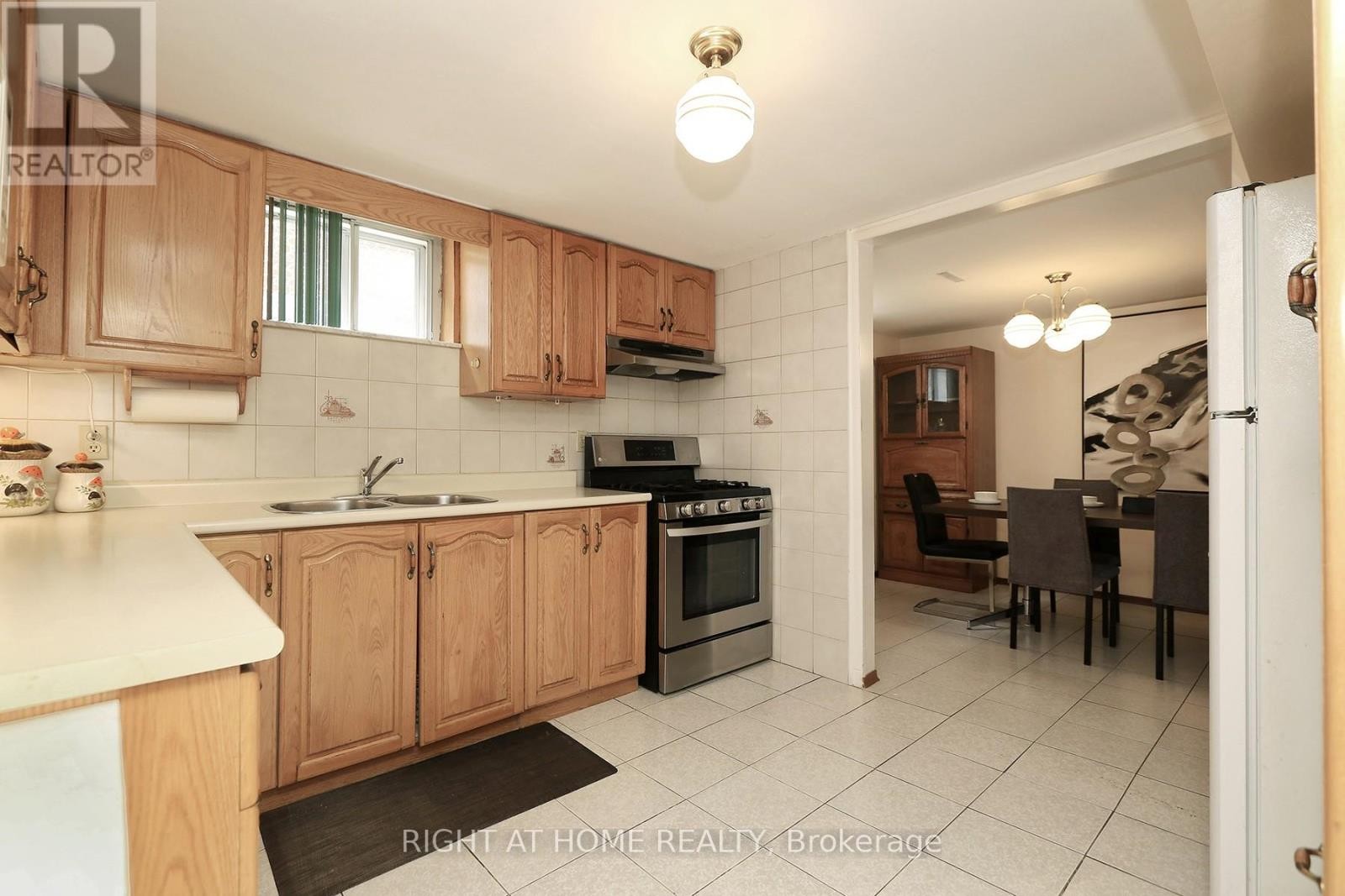 












7264 SHALLFORD ROAD

,
Mississauga (Malton),




Ontario
L4T2P7

