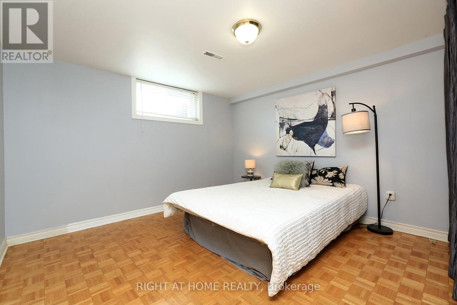 












7264 SHALLFORD ROAD

,
Mississauga (Malton),




Ontario
L4T2P7

