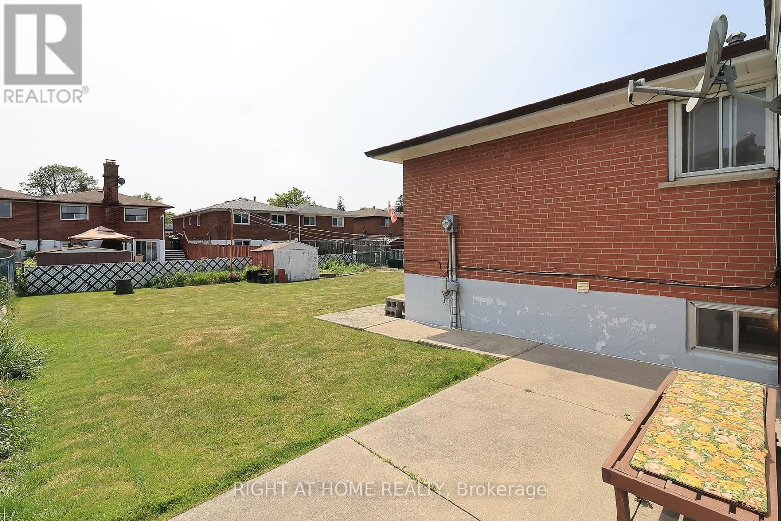 












7264 SHALLFORD ROAD

,
Mississauga (Malton),




Ontario
L4T2P7

