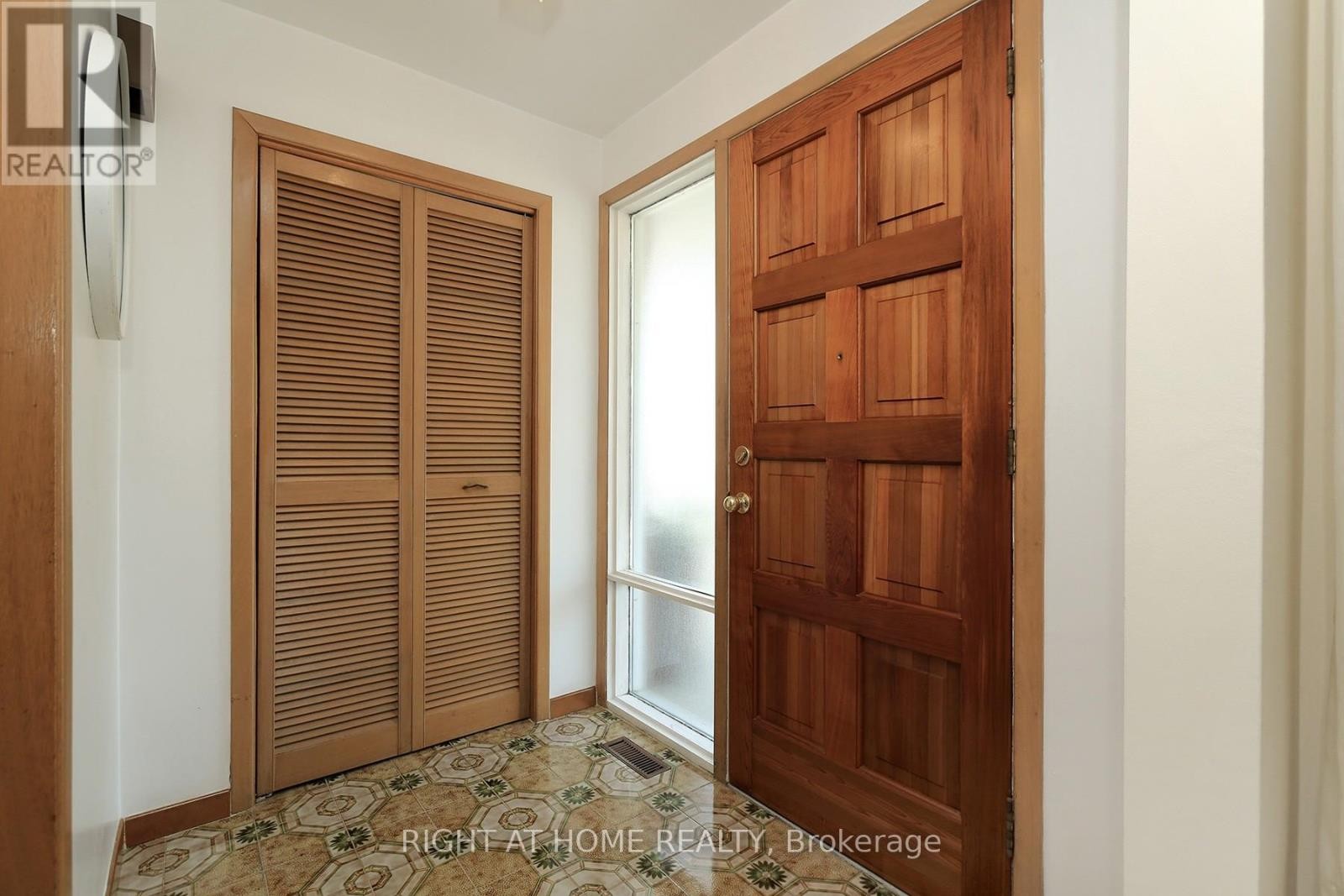 












7264 SHALLFORD ROAD

,
Mississauga (Malton),




Ontario
L4T2P7

