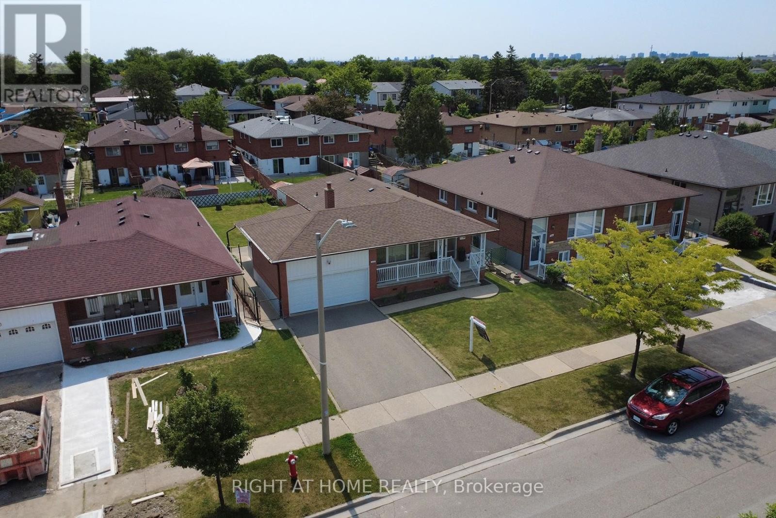 












7264 SHALLFORD ROAD

,
Mississauga (Malton),




Ontario
L4T2P7

