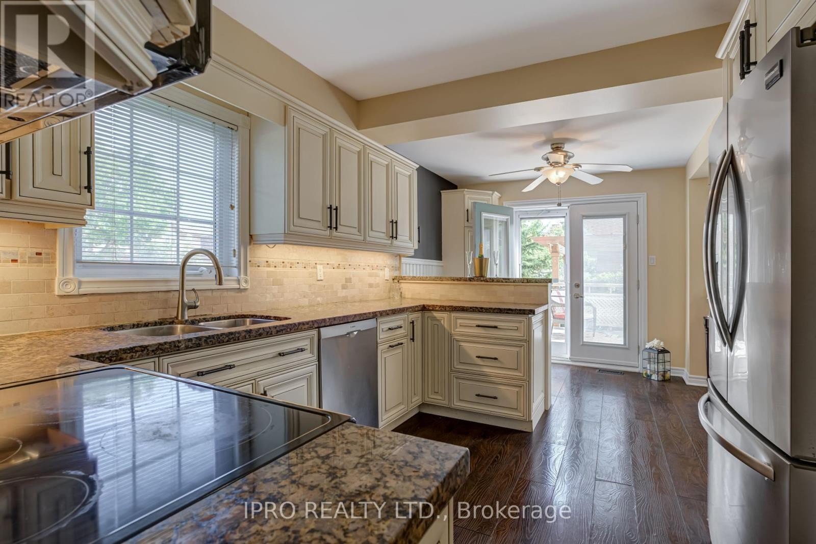 












3363 COLUMBINE CRESCENT

,
Mississauga (Lisgar),




Ontario
L5N6A8


