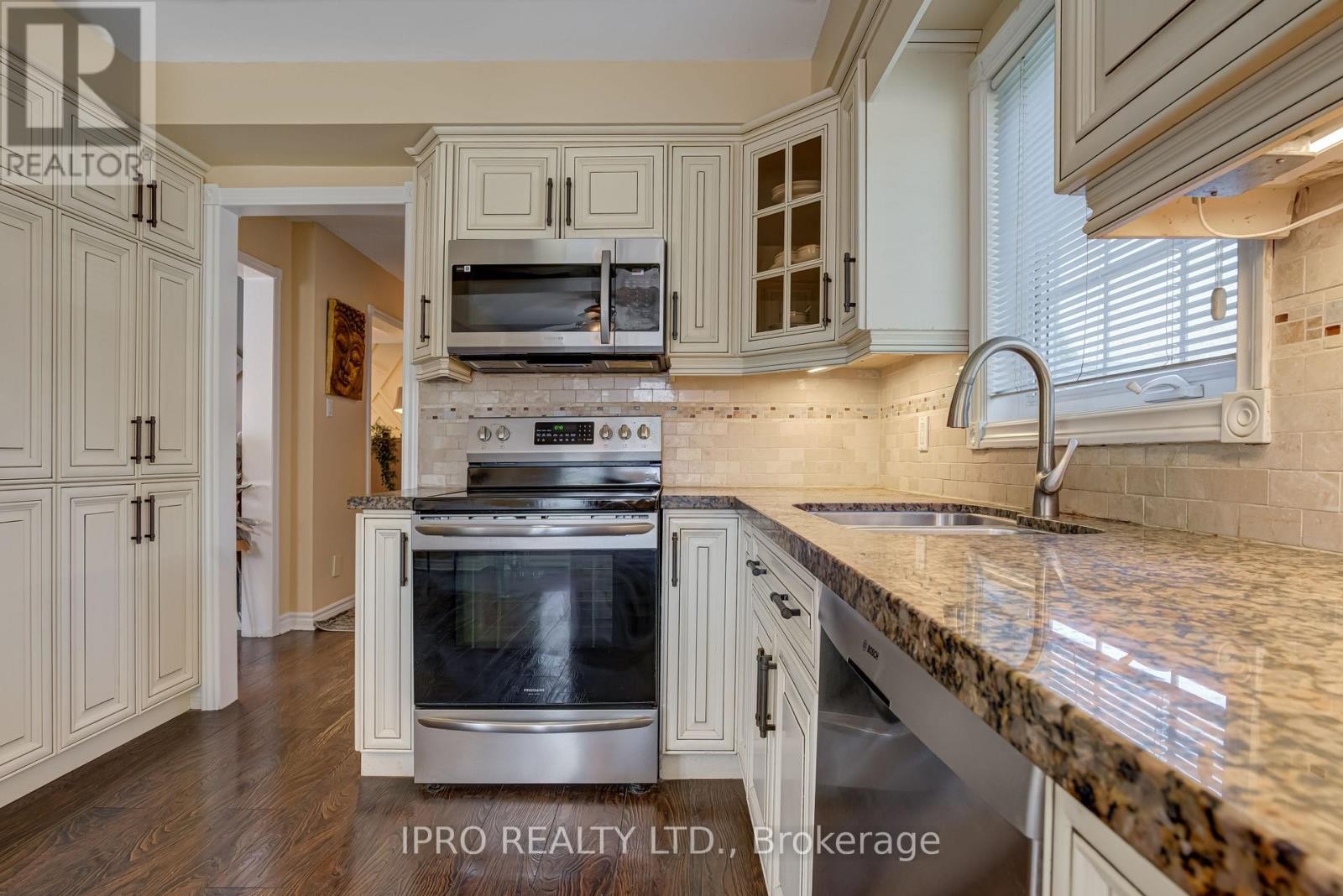 












3363 COLUMBINE CRESCENT

,
Mississauga (Lisgar),




Ontario
L5N6A8

