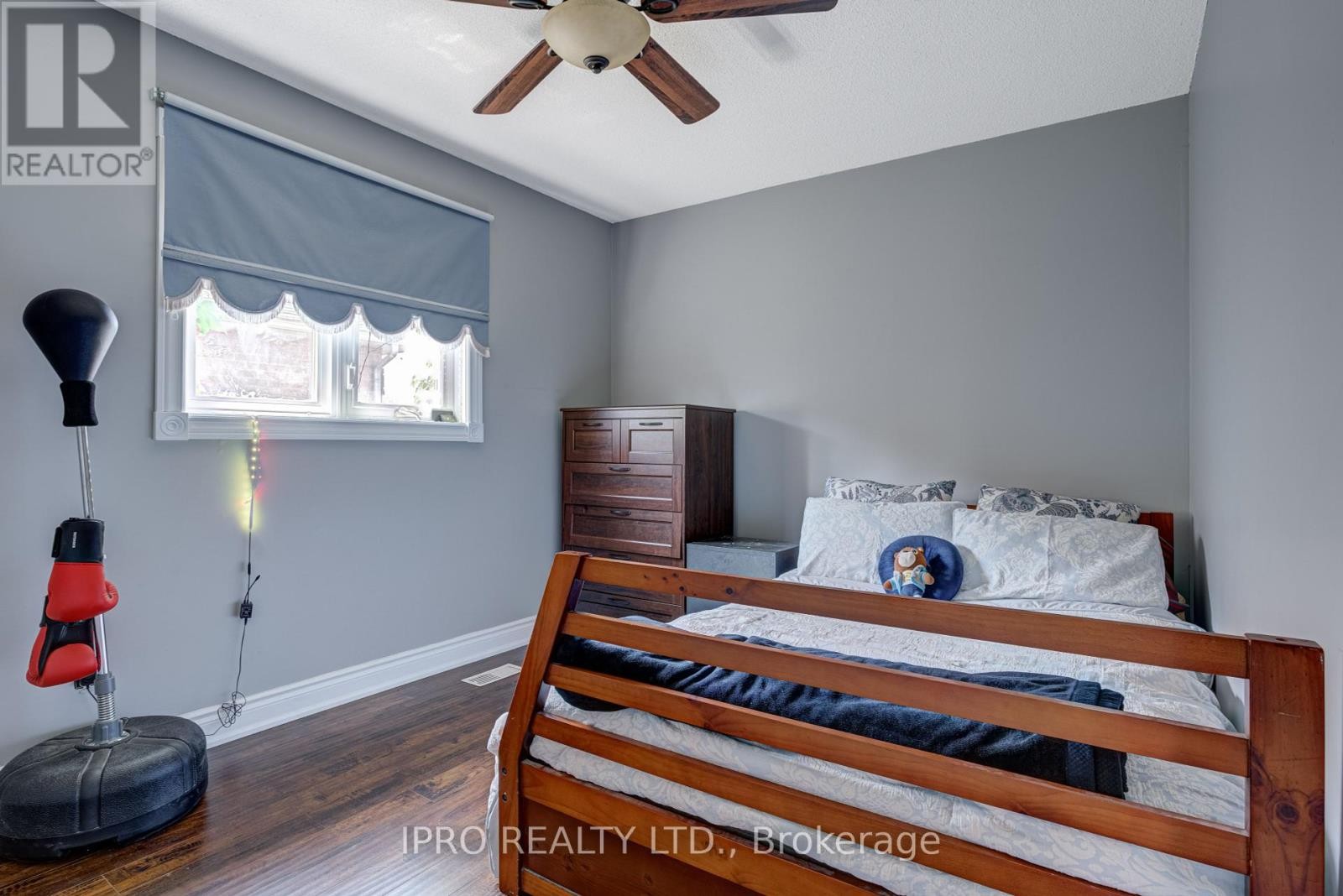 












3363 COLUMBINE CRESCENT

,
Mississauga (Lisgar),




Ontario
L5N6A8

