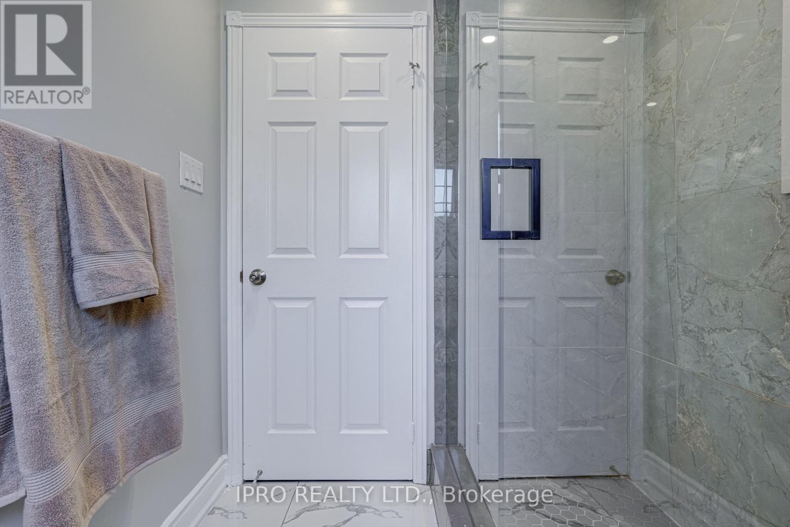 












3363 COLUMBINE CRESCENT

,
Mississauga (Lisgar),




Ontario
L5N6A8

