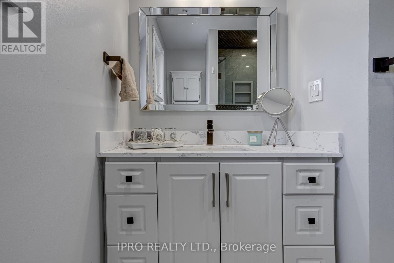 












3363 COLUMBINE CRESCENT

,
Mississauga (Lisgar),




Ontario
L5N6A8

