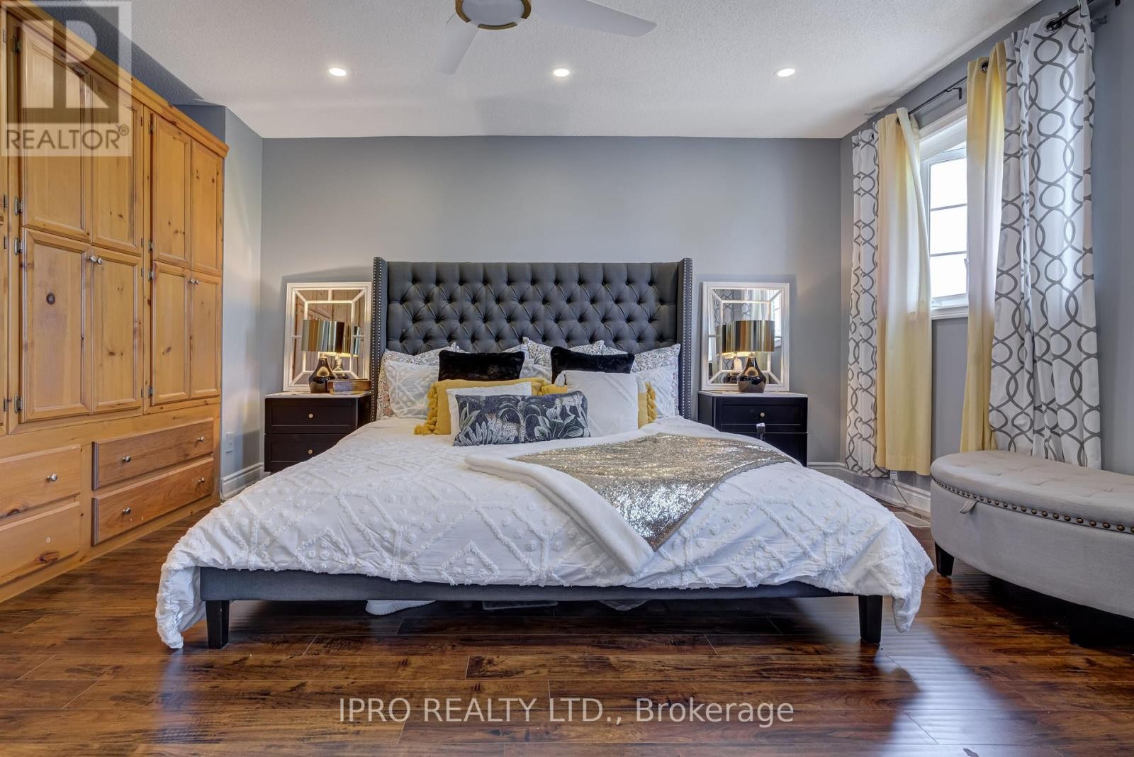 












3363 COLUMBINE CRESCENT

,
Mississauga (Lisgar),




Ontario
L5N6A8

