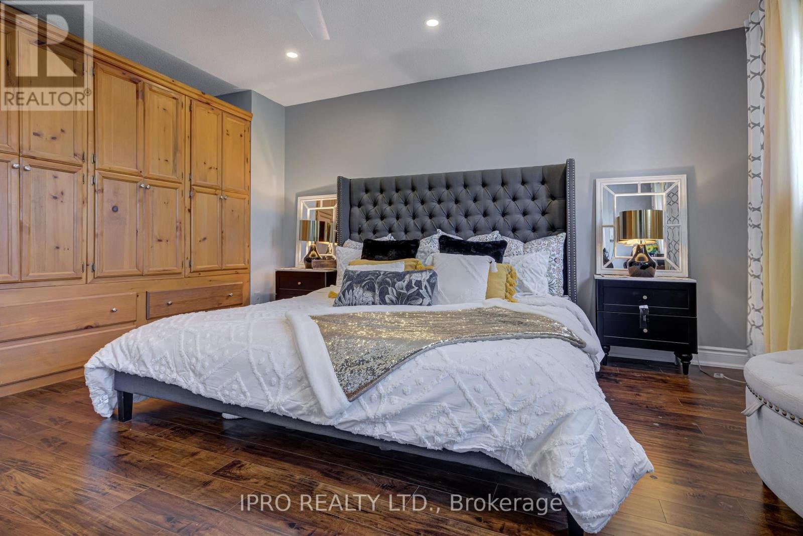 












3363 COLUMBINE CRESCENT

,
Mississauga (Lisgar),




Ontario
L5N6A8

