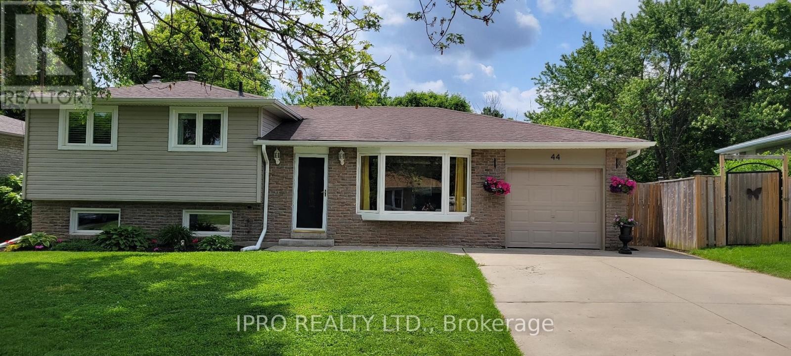 












44 METCALFE COURT

,
Halton Hills (Georgetown),




Ontario
L7G4N9

