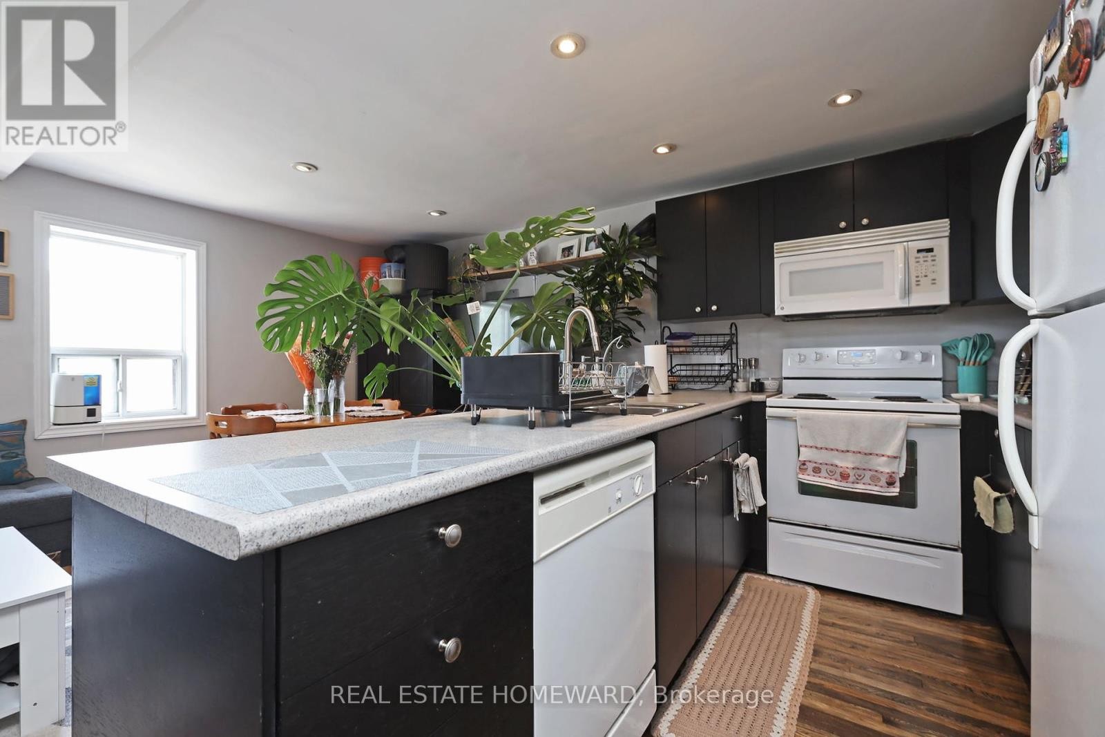












156 ROYAL YORK ROAD

,
Toronto (Mimico),




Ontario
M8V2V3

