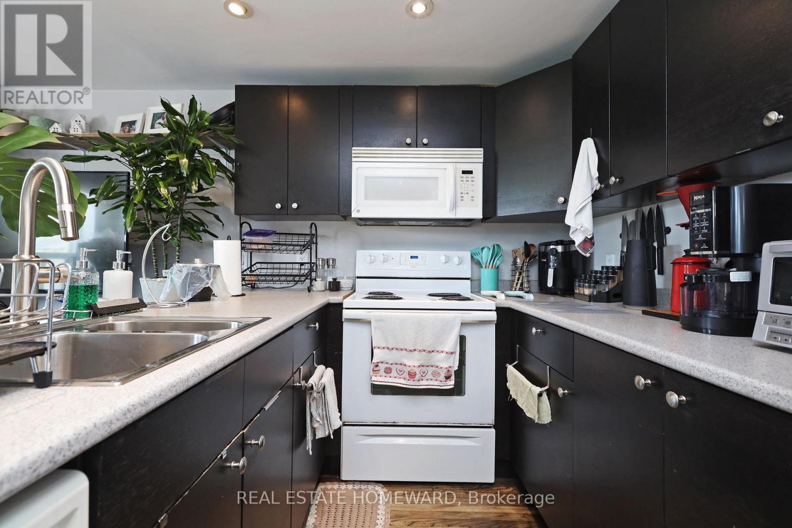 












156 ROYAL YORK ROAD

,
Toronto (Mimico),




Ontario
M8V2V3

