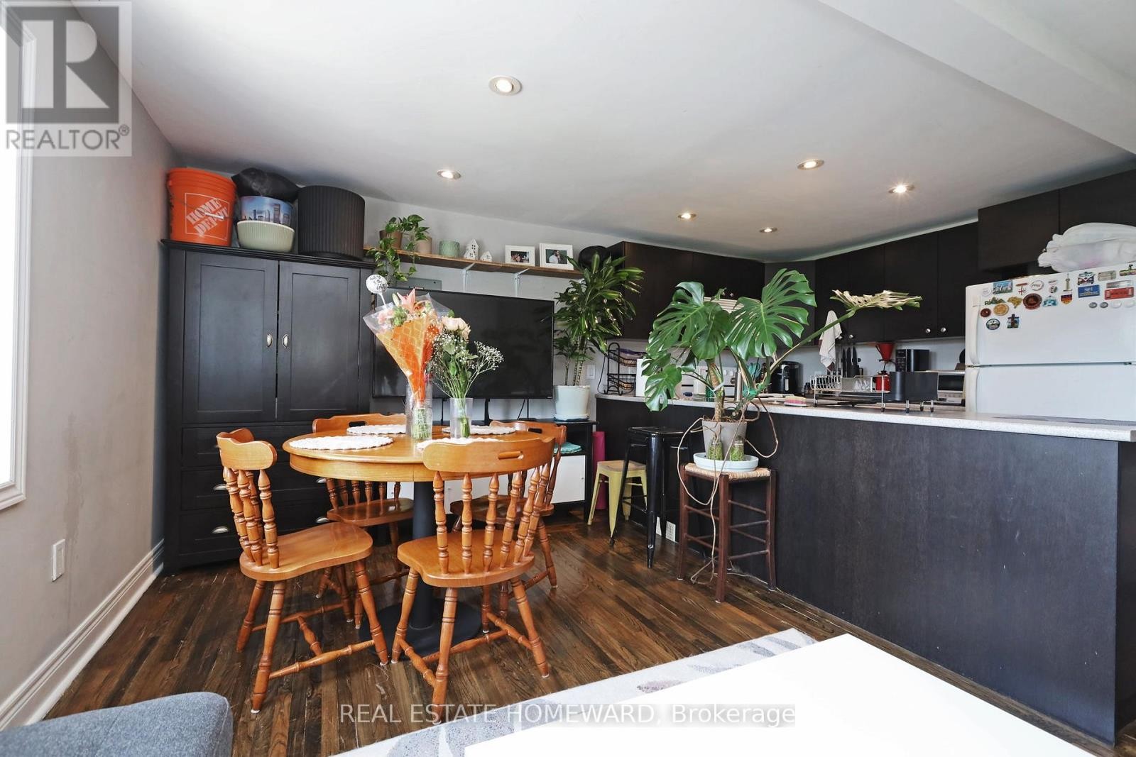 












156 ROYAL YORK ROAD

,
Toronto (Mimico),




Ontario
M8V2V3

