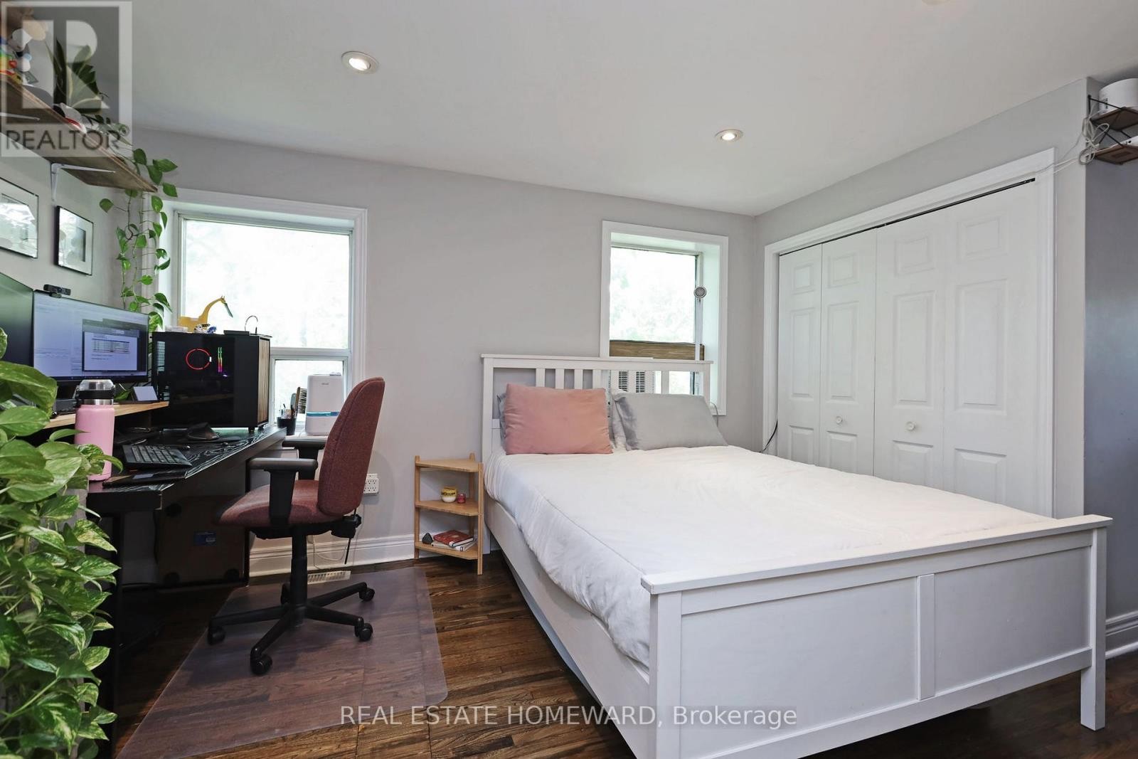 












156 ROYAL YORK ROAD

,
Toronto (Mimico),




Ontario
M8V2V3

