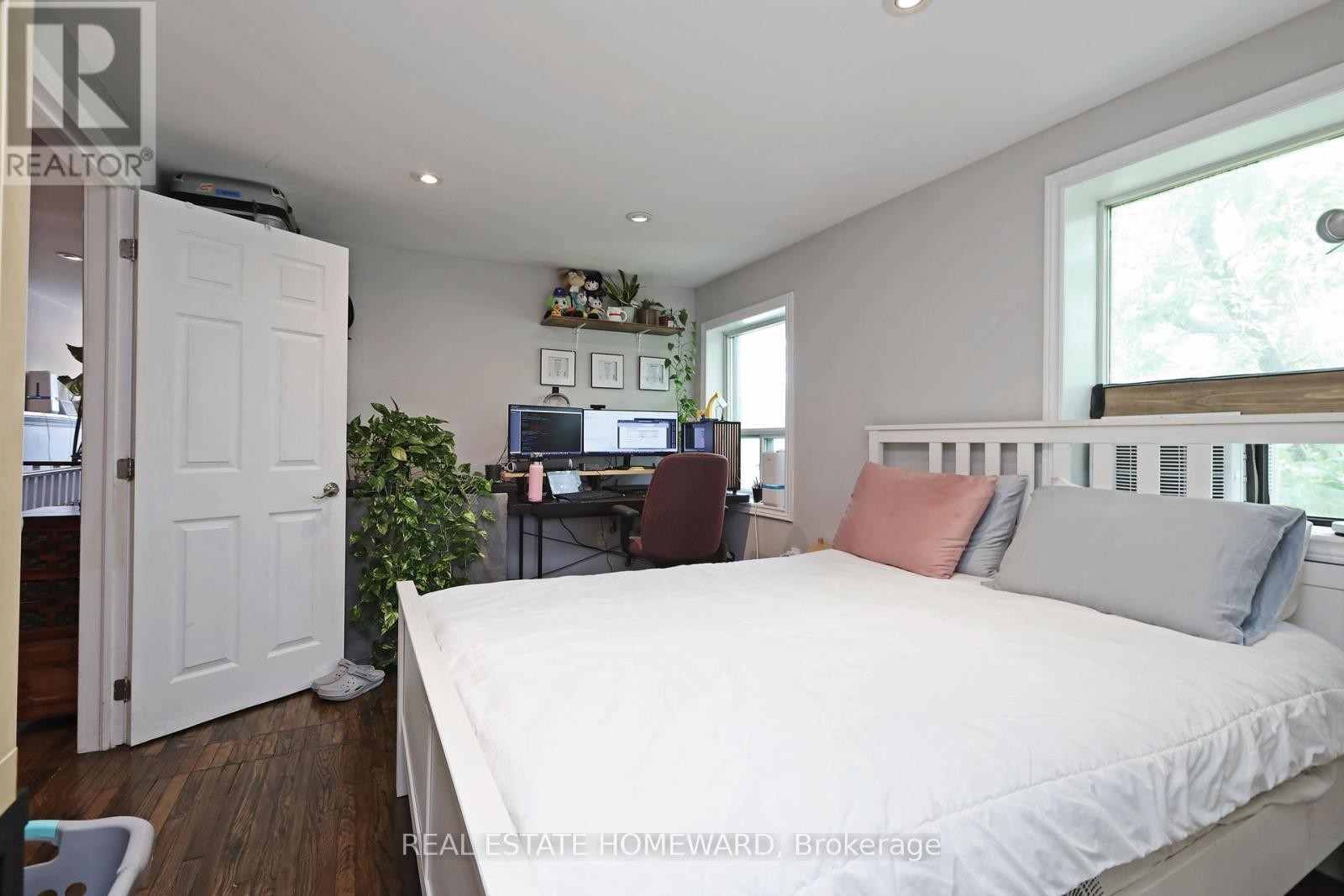 












156 ROYAL YORK ROAD

,
Toronto (Mimico),




Ontario
M8V2V3


