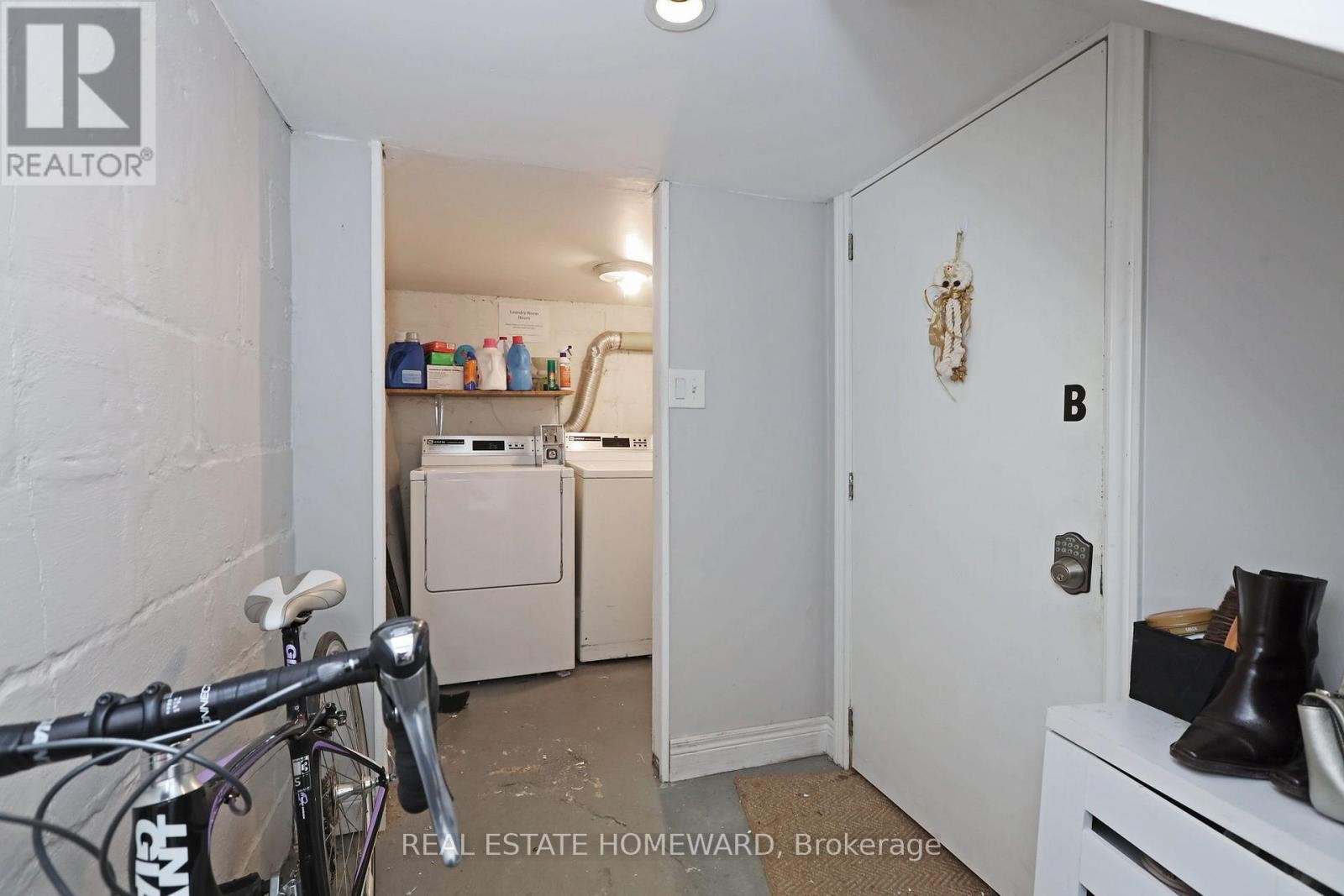 












156 ROYAL YORK ROAD

,
Toronto (Mimico),




Ontario
M8V2V3

