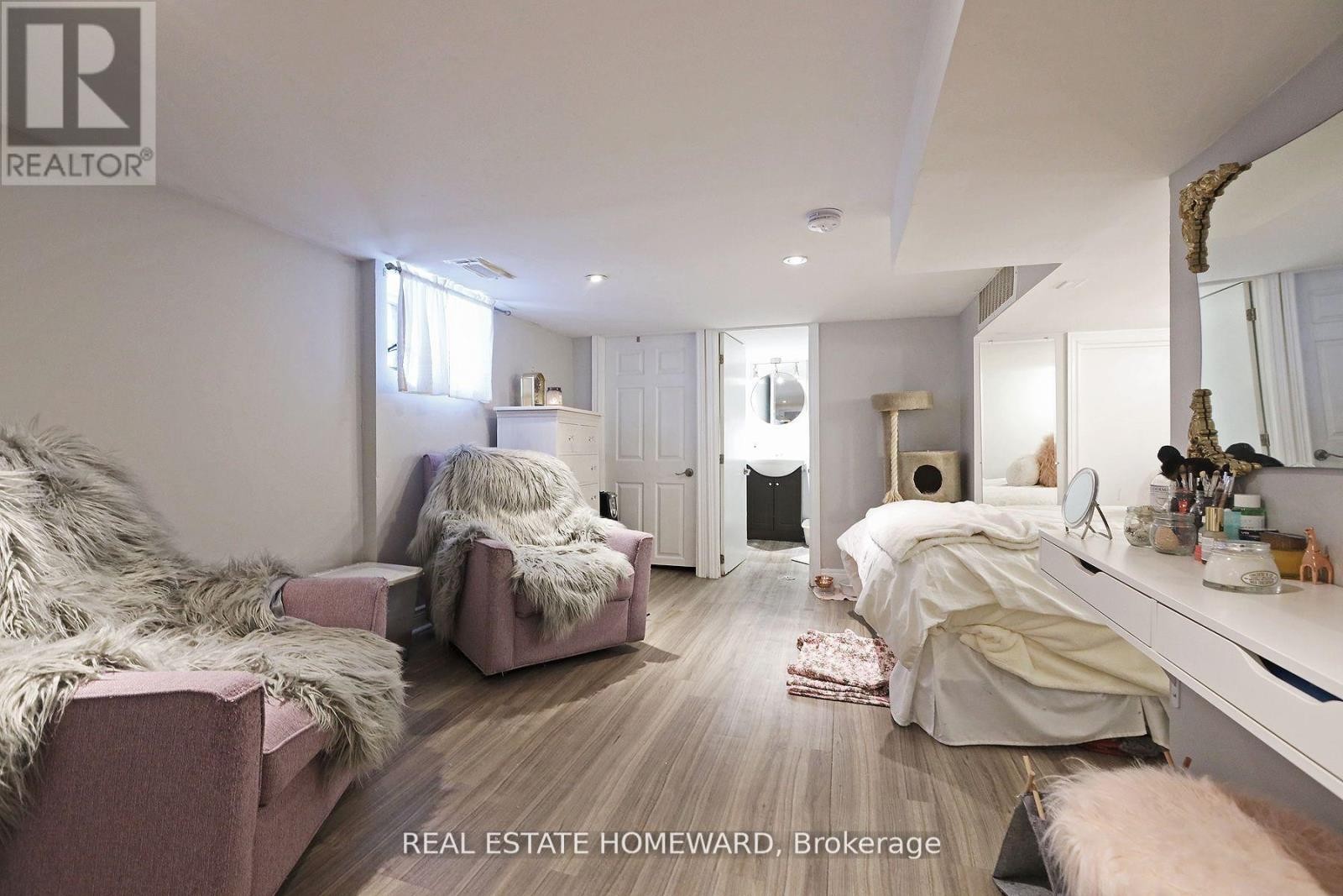 












156 ROYAL YORK ROAD

,
Toronto (Mimico),




Ontario
M8V2V3

