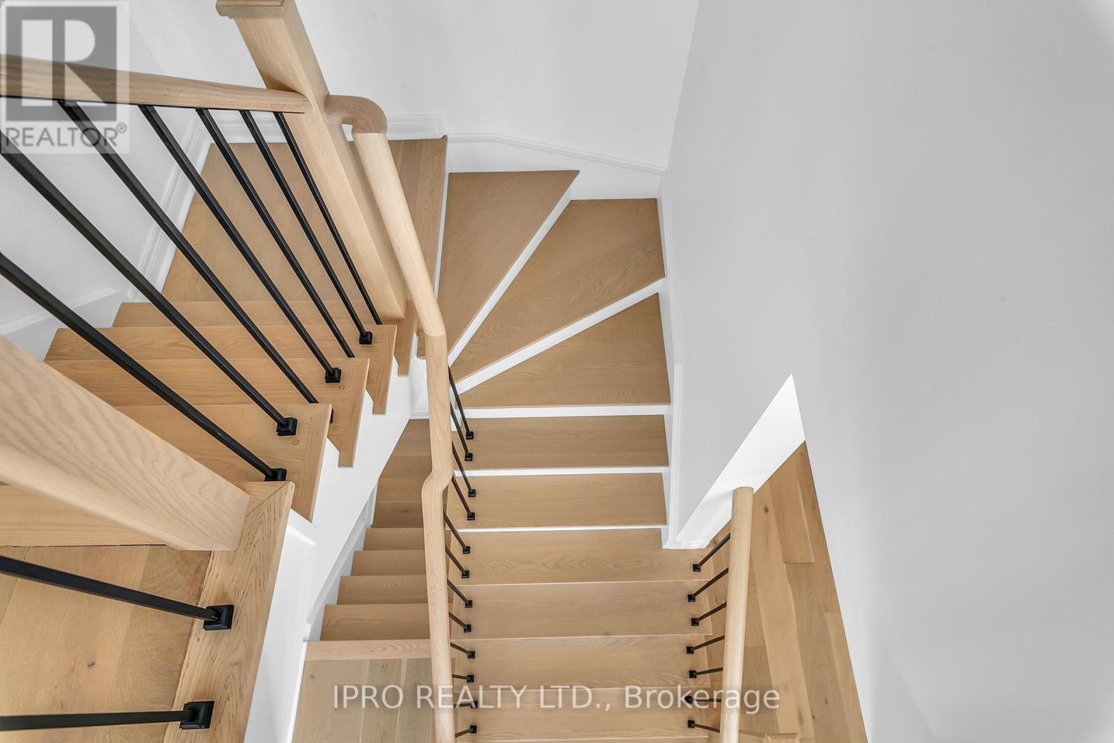 












18 - 2295 ROCHESTER CIRCLE

,
Oakville (BC Bronte Creek),




Ontario
L6M5C9

