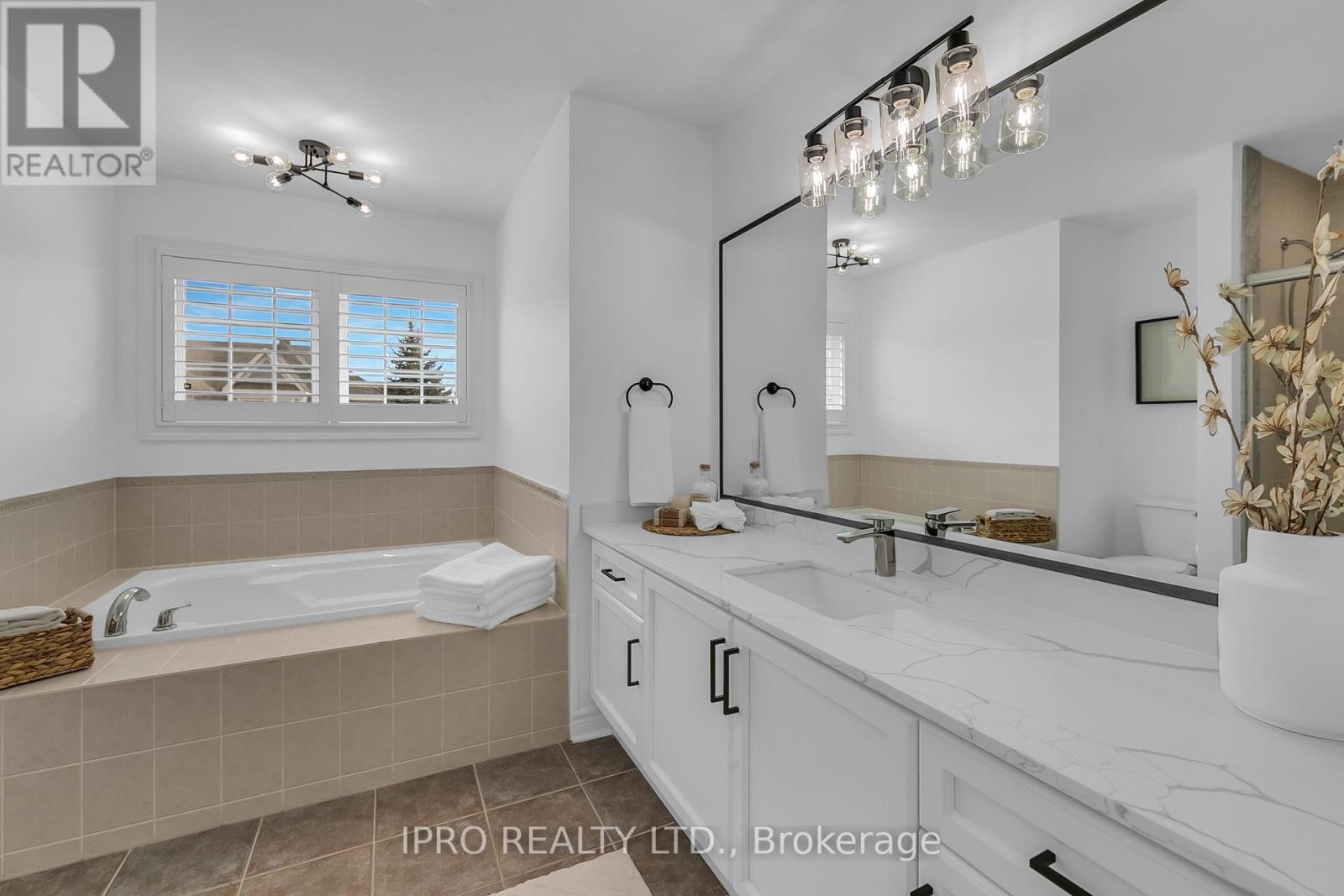 












18 - 2295 ROCHESTER CIRCLE

,
Oakville (BC Bronte Creek),




Ontario
L6M5C9

