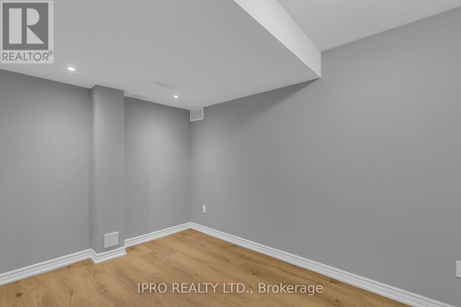 












18 - 2295 ROCHESTER CIRCLE

,
Oakville (BC Bronte Creek),




Ontario
L6M5C9

