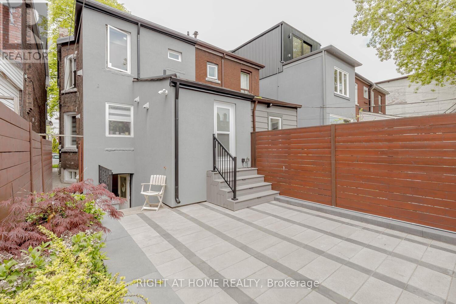 












67 MARIA STREET

,
Toronto (Junction Area),




Ontario
M6P1W1

