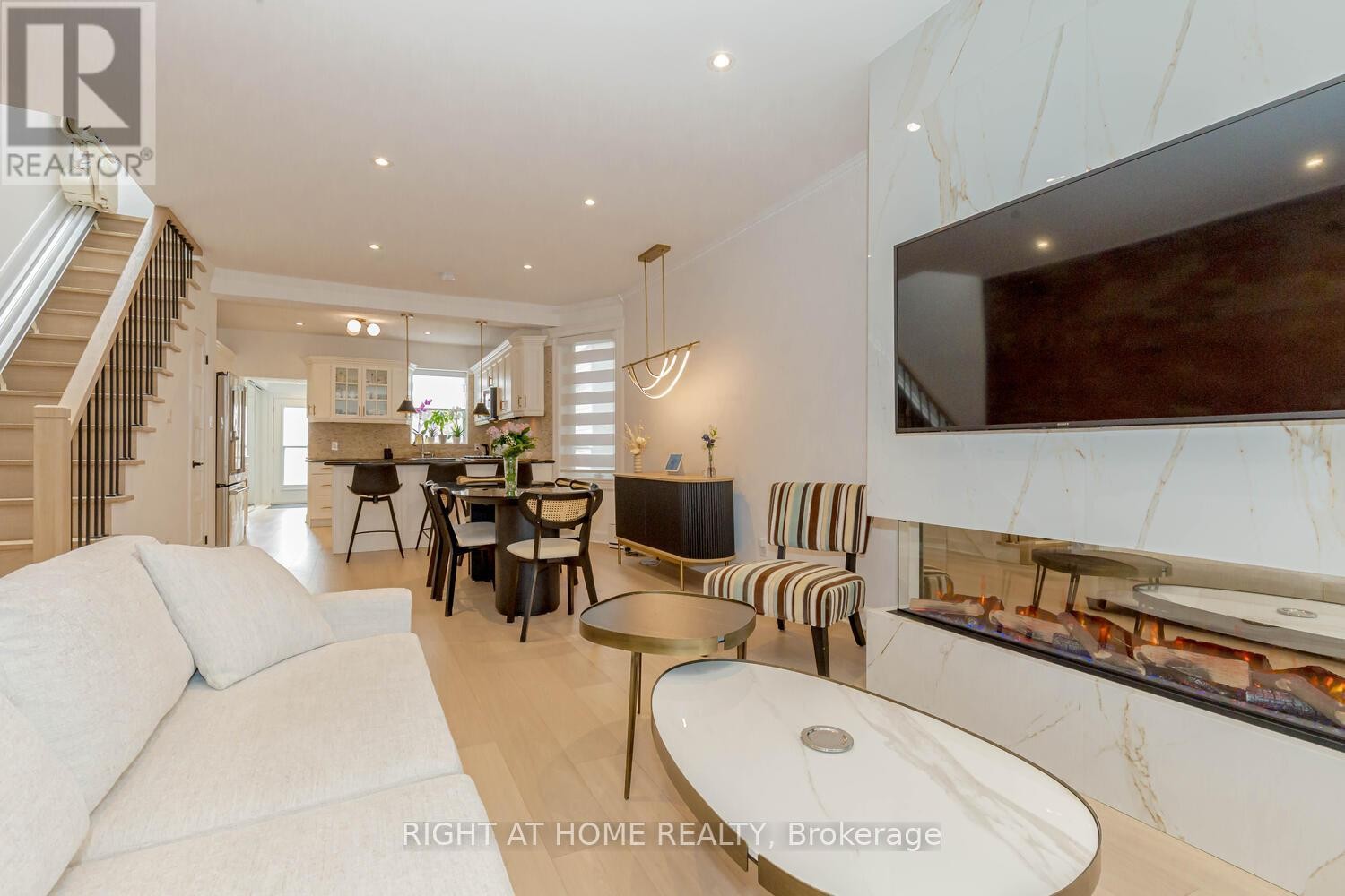 












67 MARIA STREET

,
Toronto (Junction Area),




Ontario
M6P1W1

