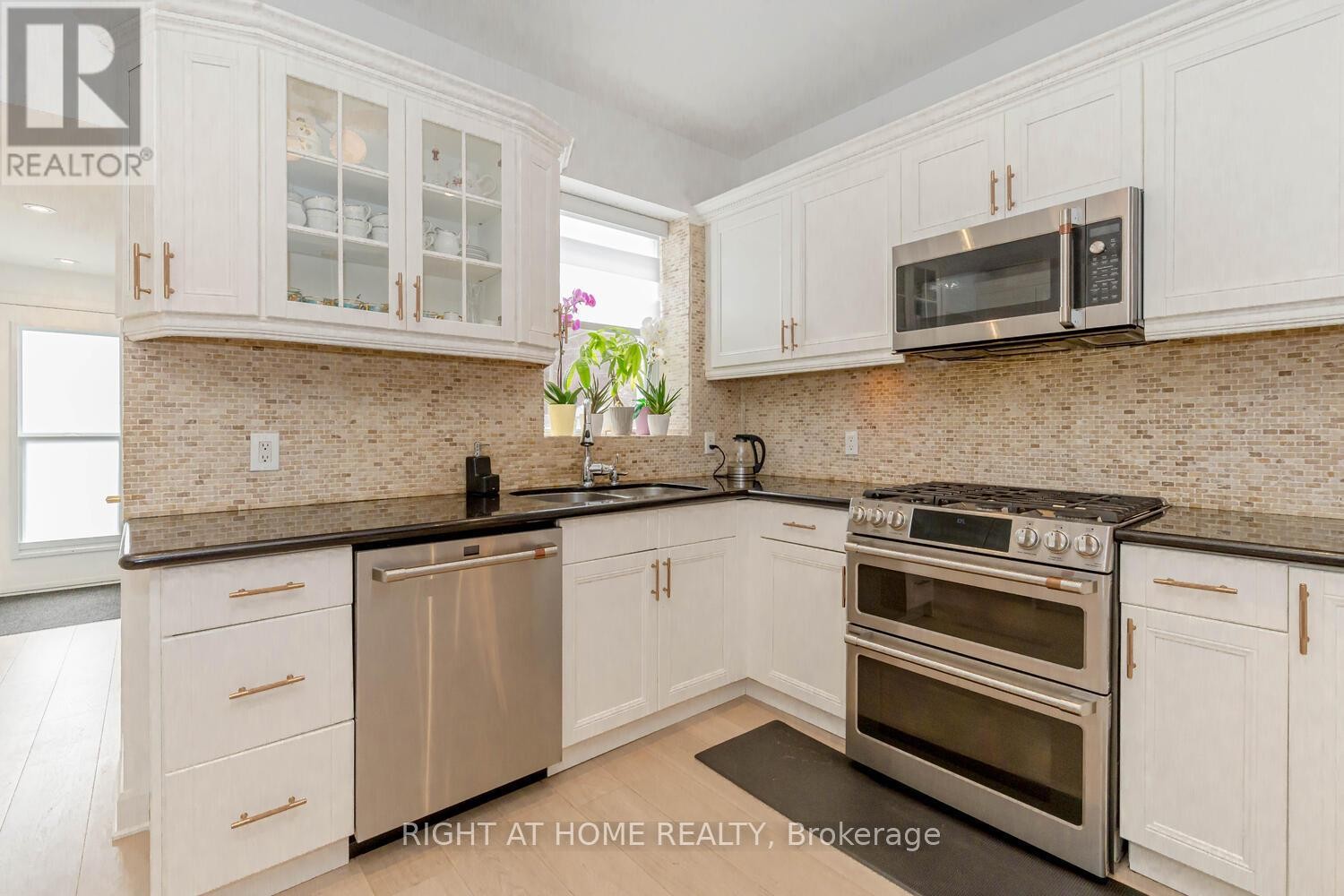 












67 MARIA STREET

,
Toronto (Junction Area),




Ontario
M6P1W1

