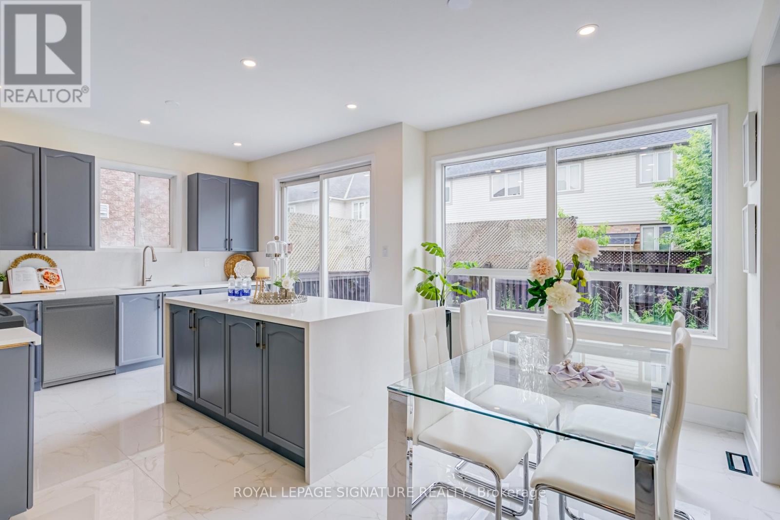 












854 YATES DRIVE

,
Milton (CO Coates),




Ontario
L9T0E5


