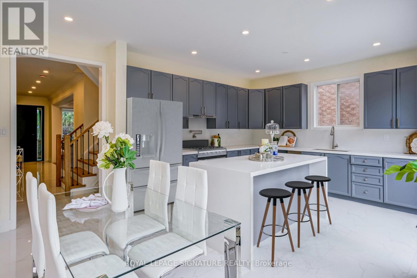 












854 YATES DRIVE

,
Milton (CO Coates),




Ontario
L9T0E5

