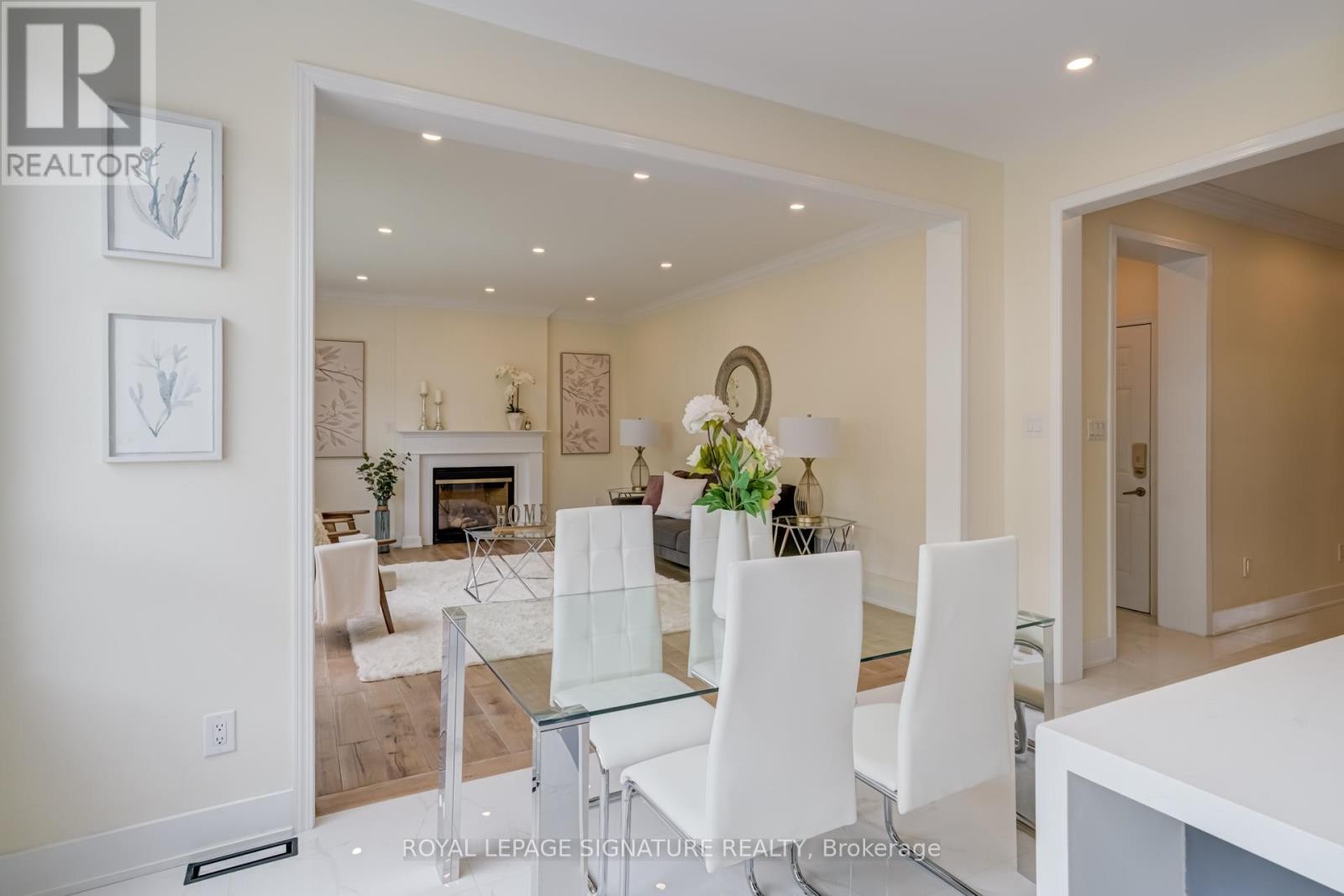 












854 YATES DRIVE

,
Milton (CO Coates),




Ontario
L9T0E5

