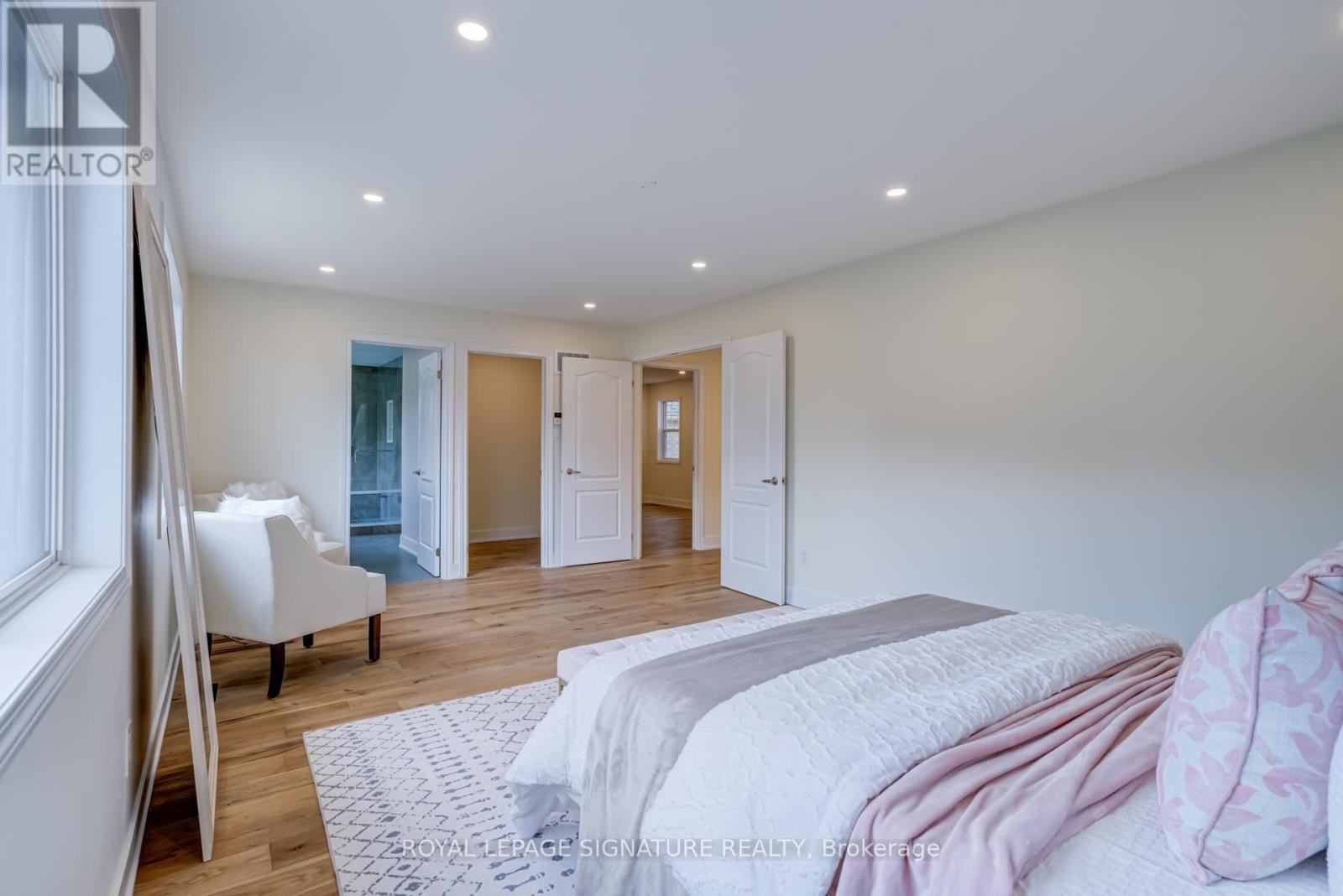












854 YATES DRIVE

,
Milton (CO Coates),




Ontario
L9T0E5

