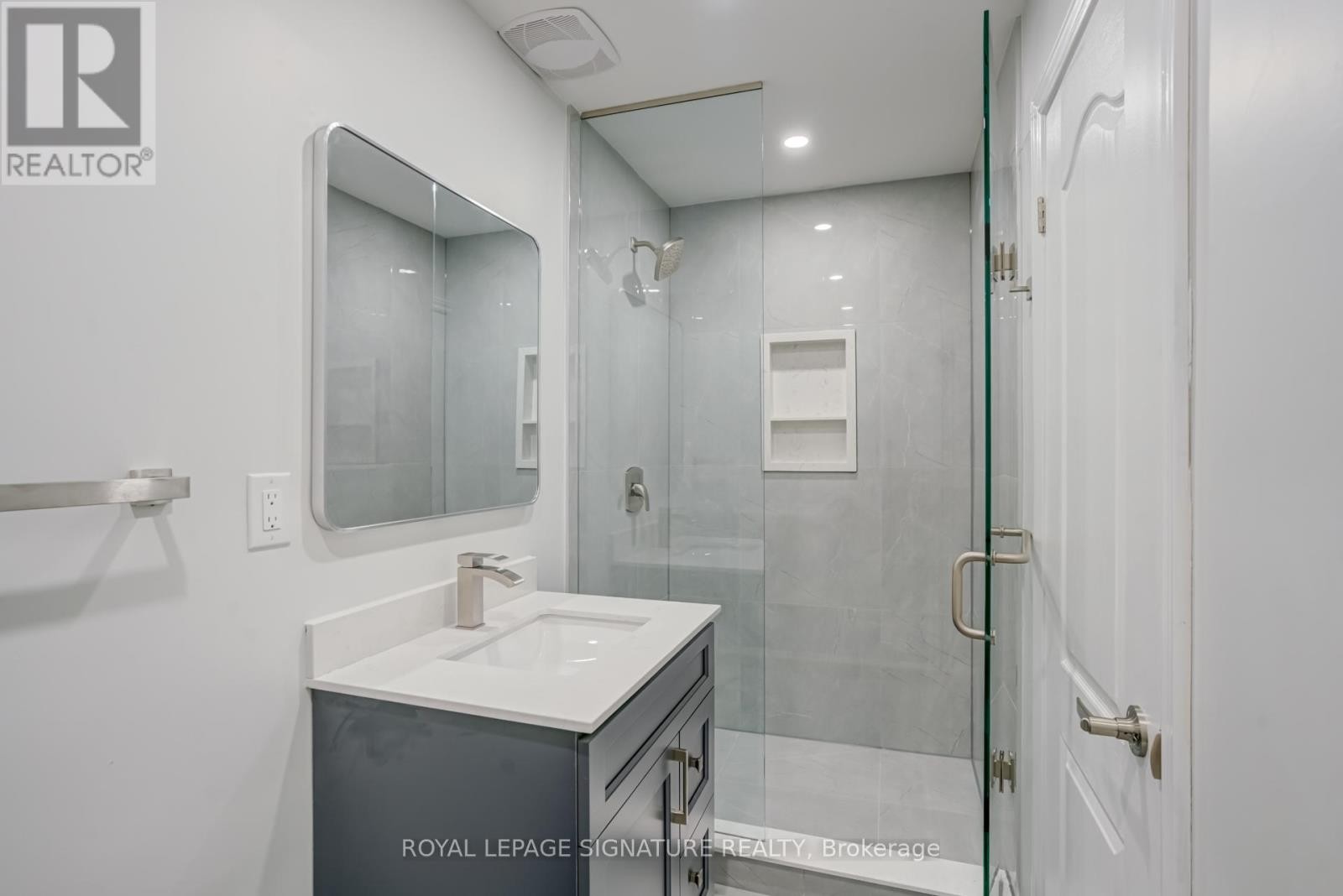 












854 YATES DRIVE

,
Milton (CO Coates),




Ontario
L9T0E5

