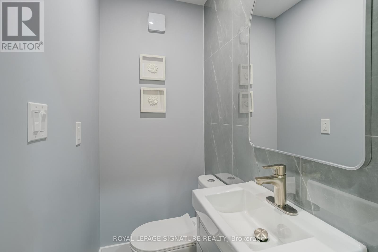 












854 YATES DRIVE

,
Milton (CO Coates),




Ontario
L9T0E5

