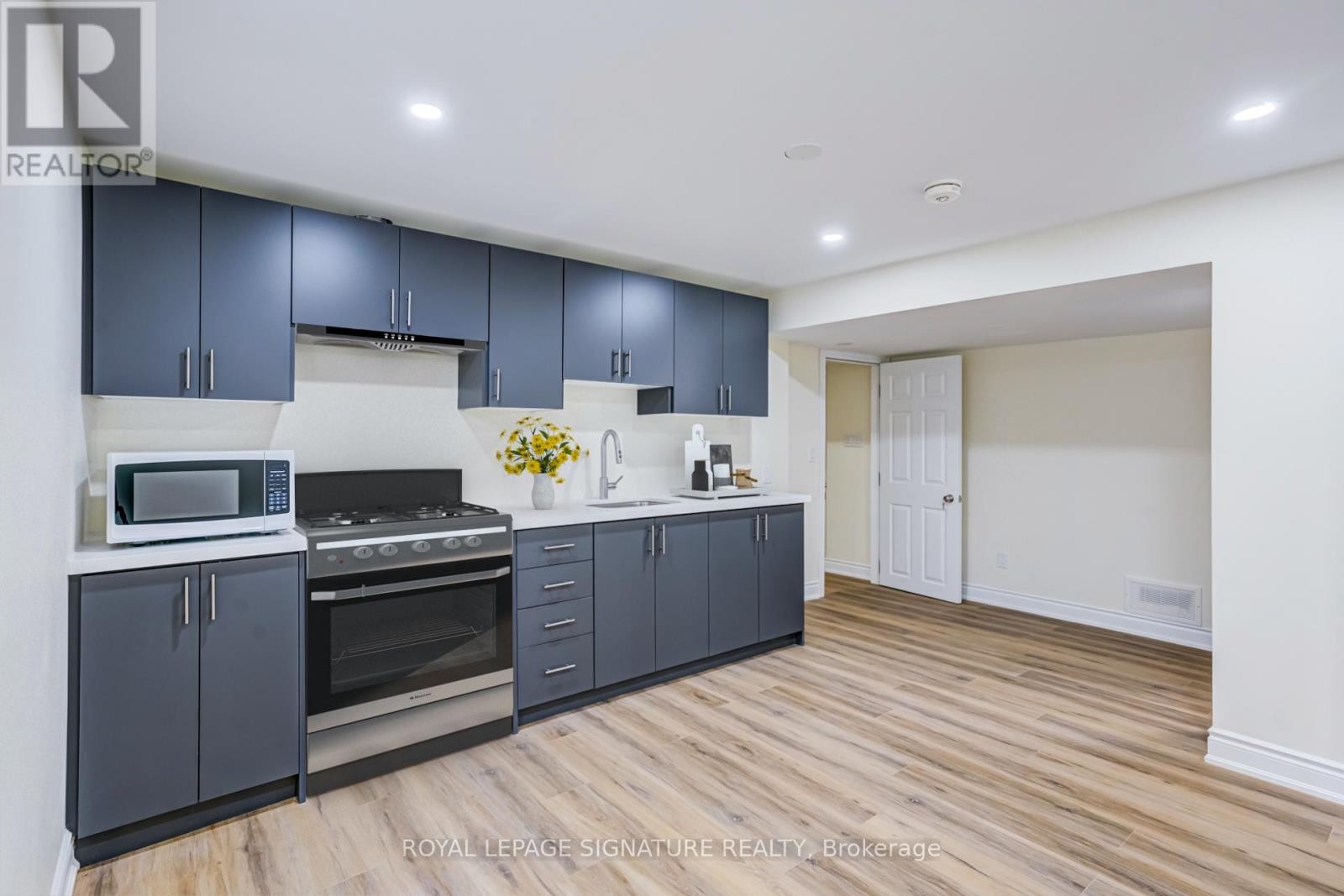 












854 YATES DRIVE

,
Milton (CO Coates),




Ontario
L9T0E5

