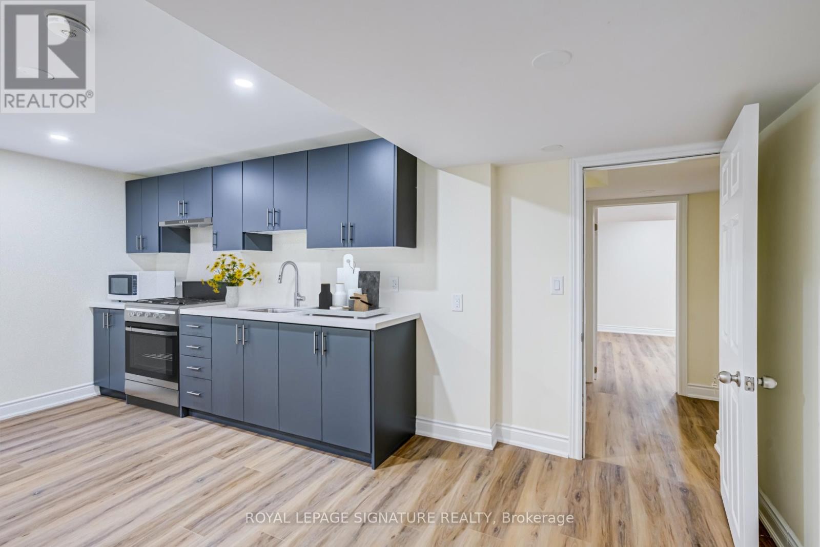 












854 YATES DRIVE

,
Milton (CO Coates),




Ontario
L9T0E5

