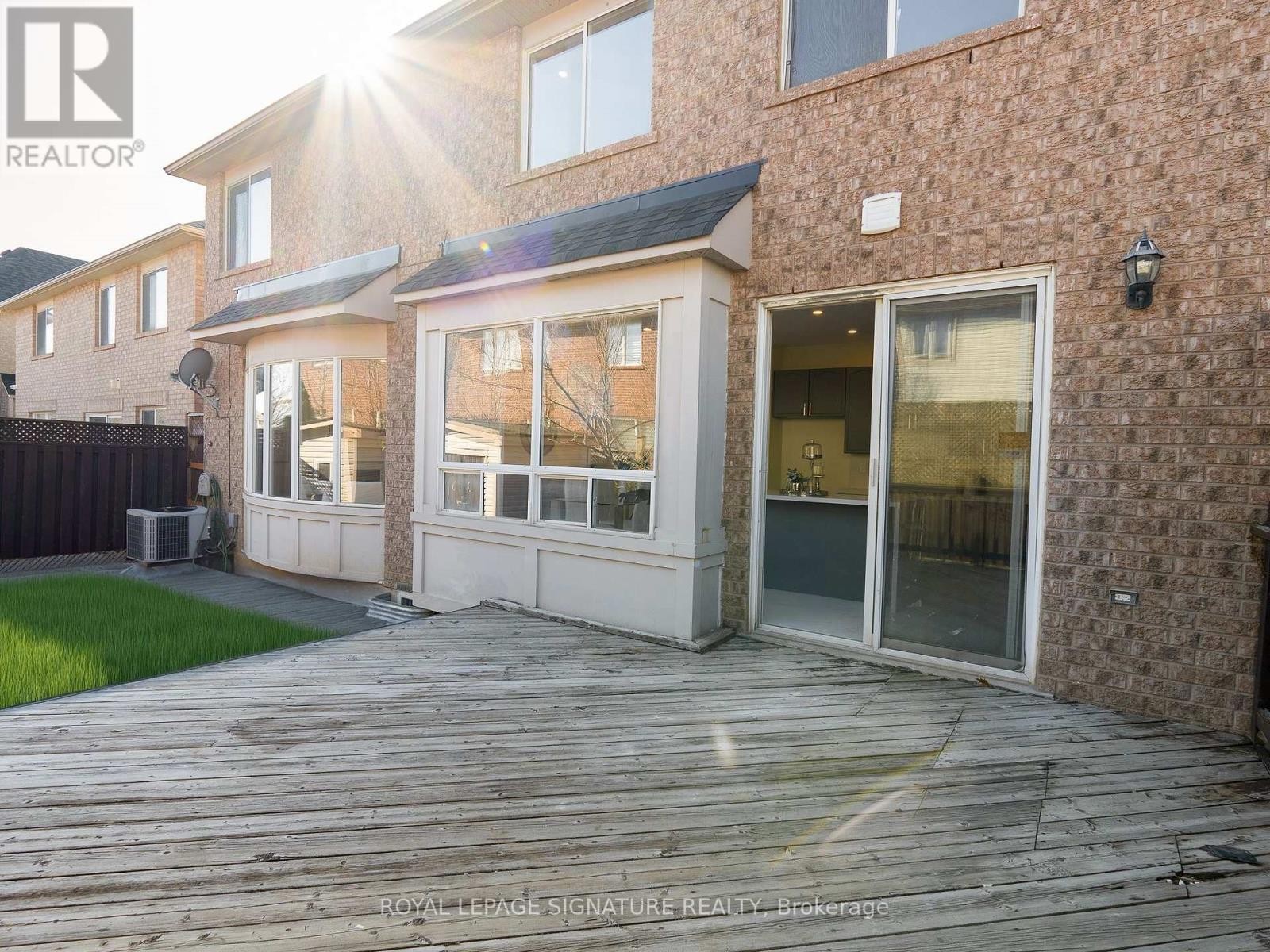 












854 YATES DRIVE

,
Milton (CO Coates),




Ontario
L9T0E5

